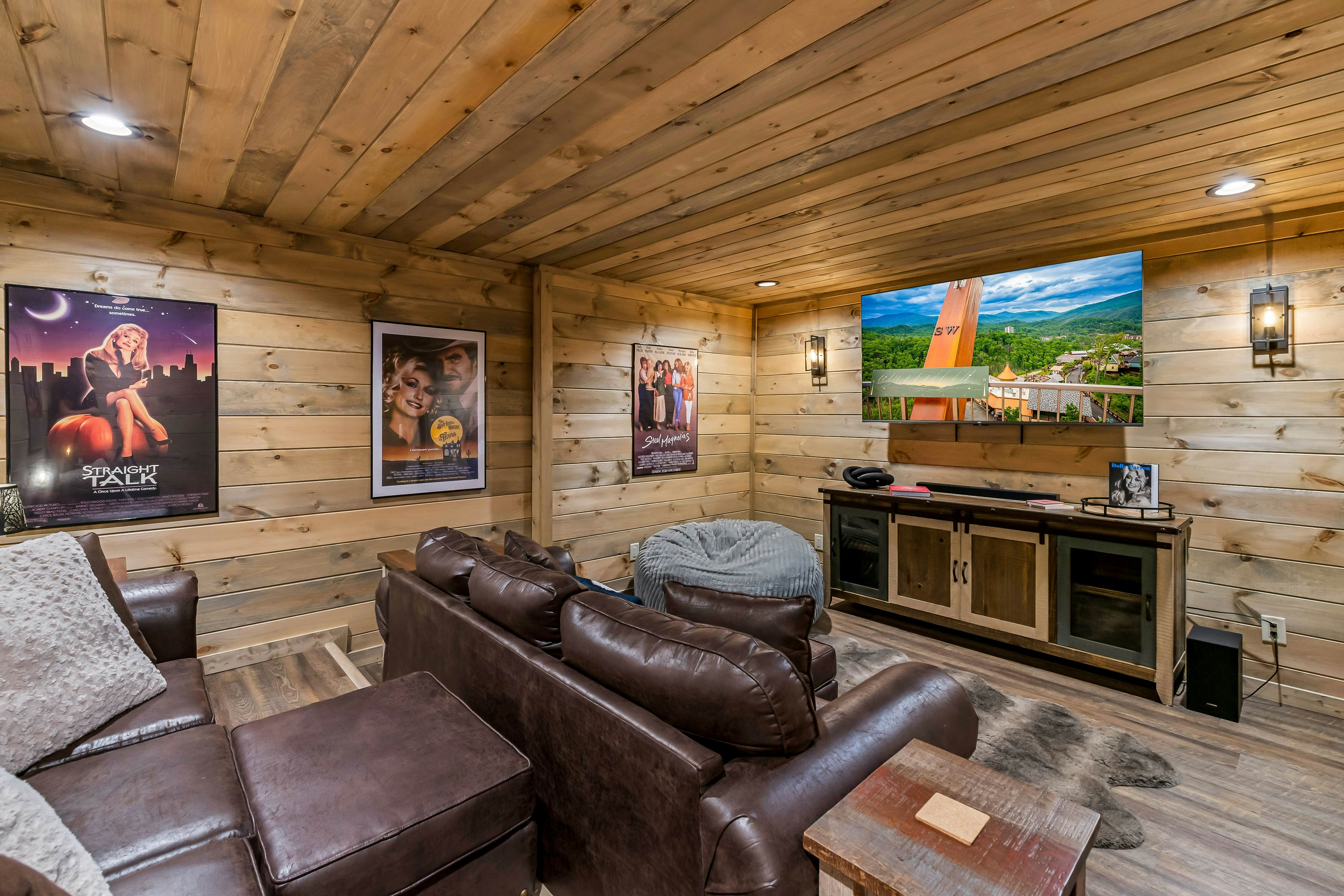 Spacious Scenic Cabin, Sleep 12・Games・Hot Tub・View