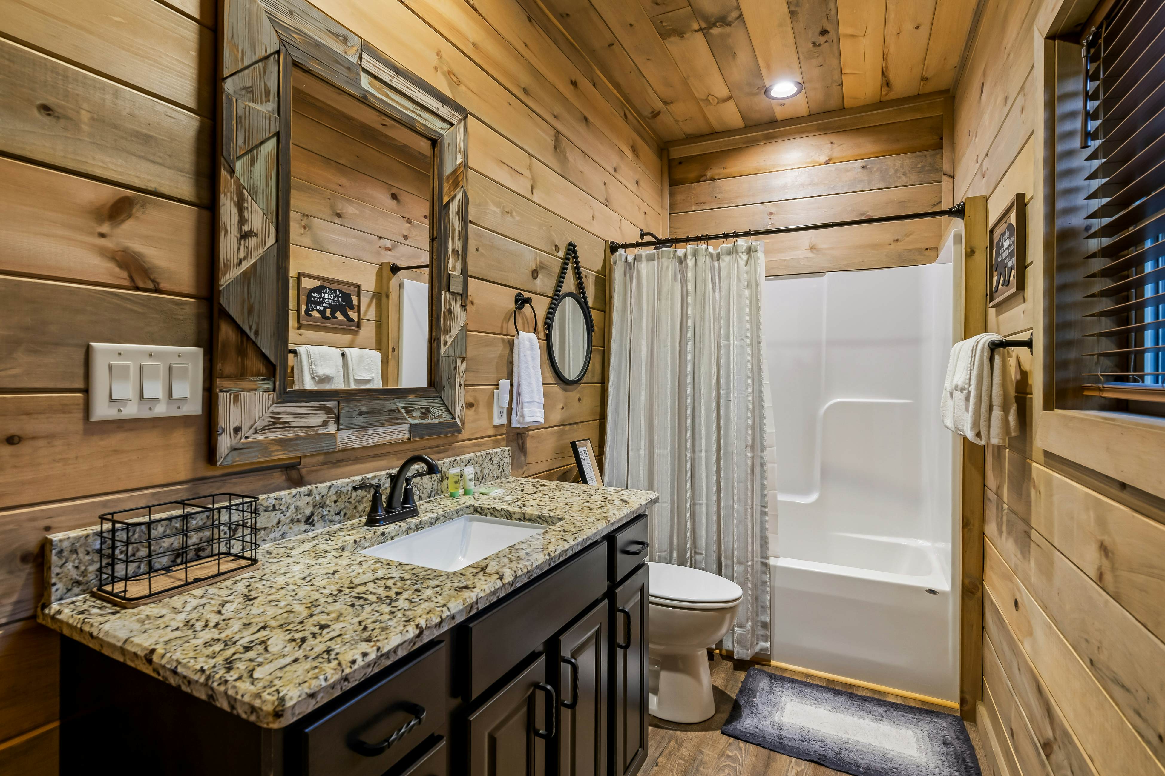 Spacious Scenic Cabin, Sleep 12・Games・Hot Tub・View