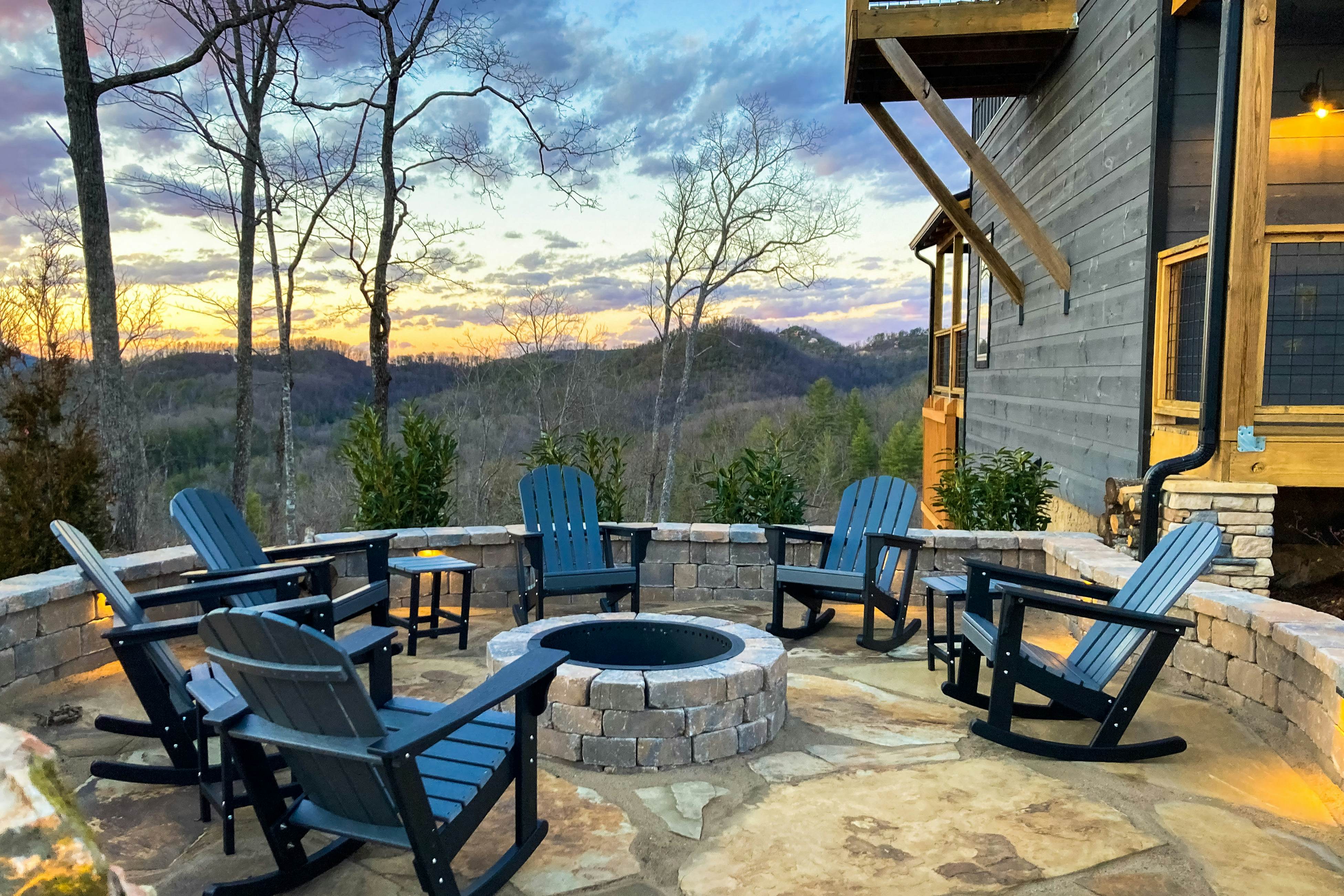 Scenic Smoky Cabin, Sleeps 12・Mtn Views・Hot Tub