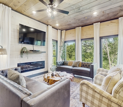 Spacious, Family Friendly Cabin, Pool, Games, Theater