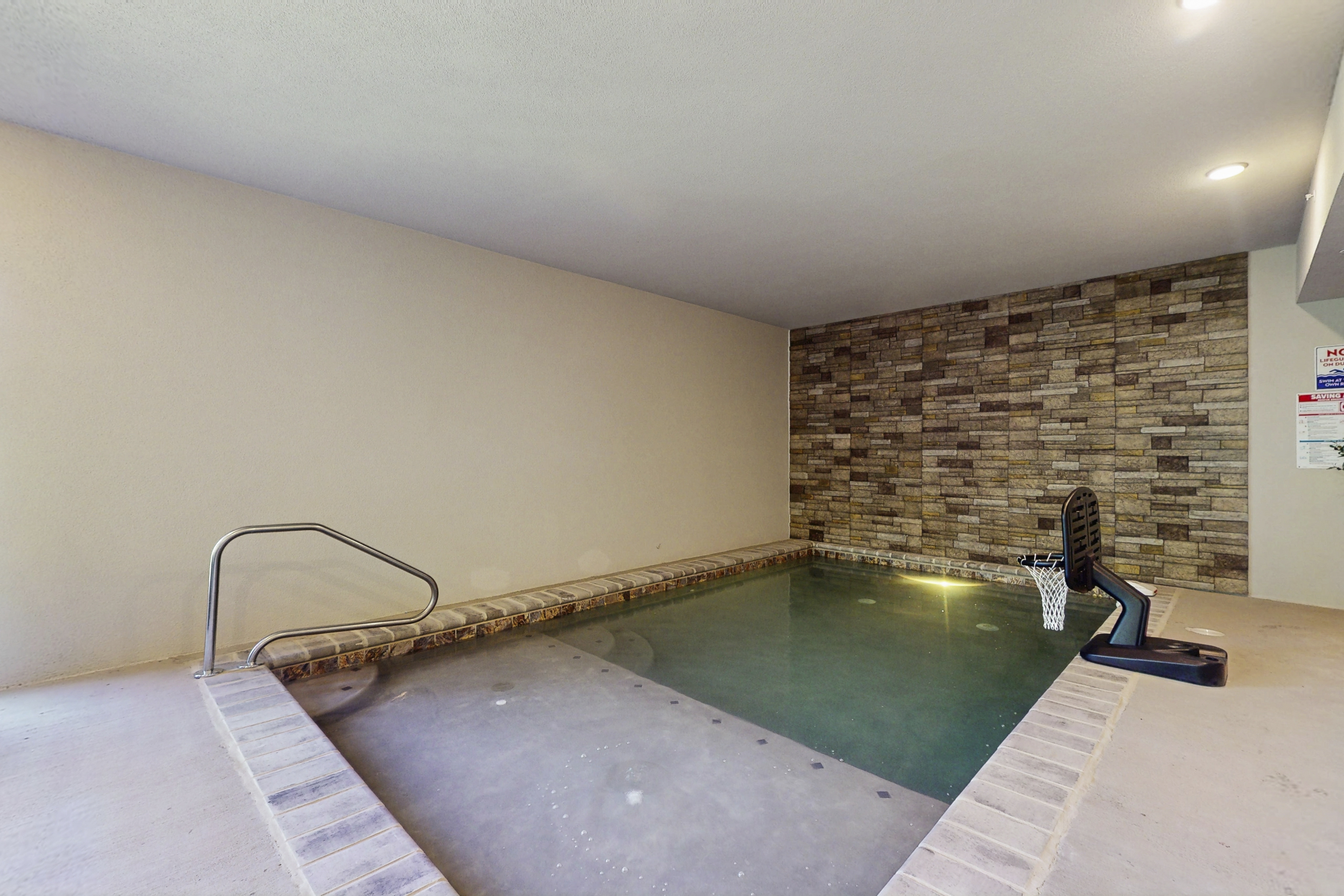 Spacious, Family Friendly Cabin, Pool, Games, Theater