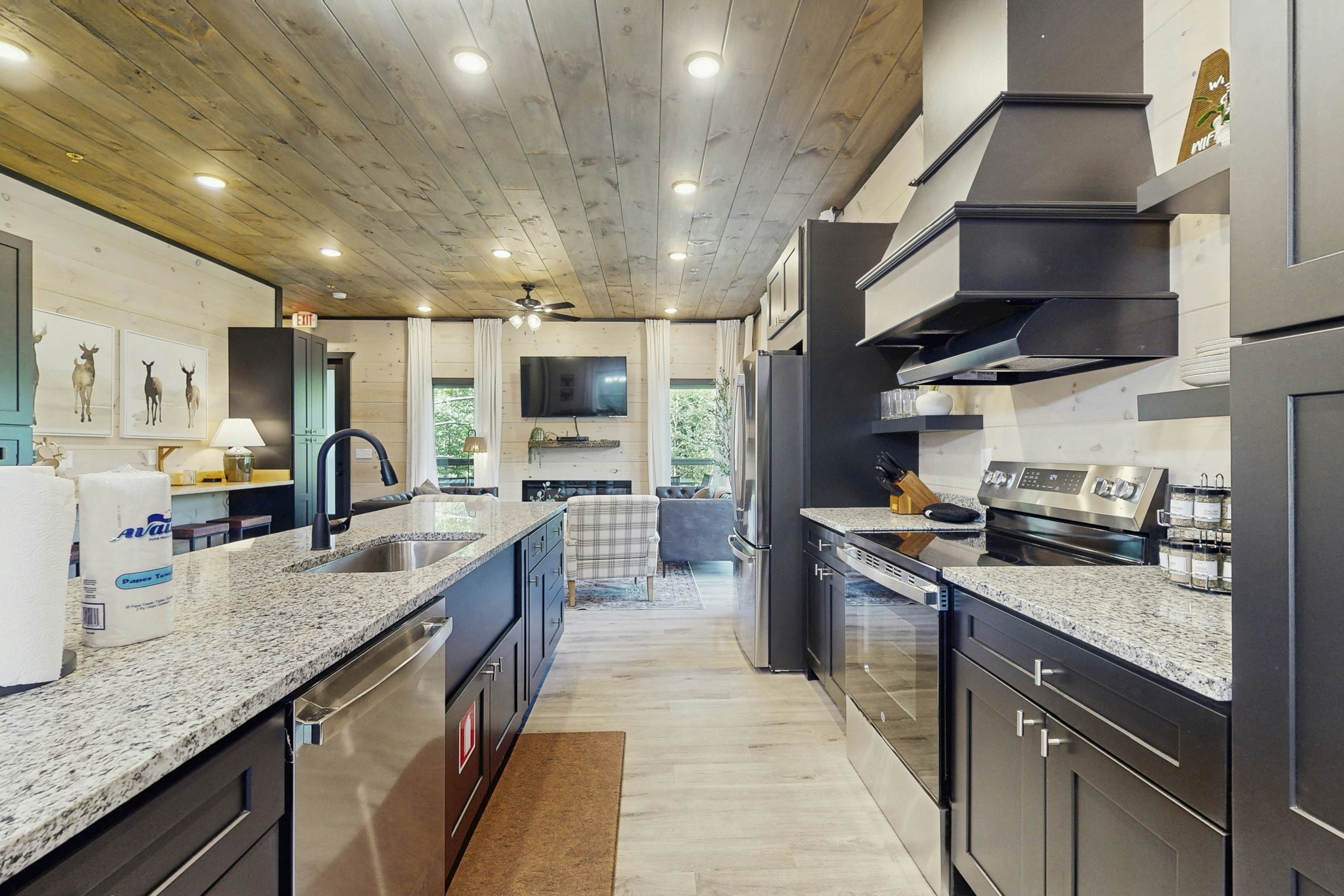 Luxe Cabin, Sleeps 20・Pool・Game/Theater Room・Grill