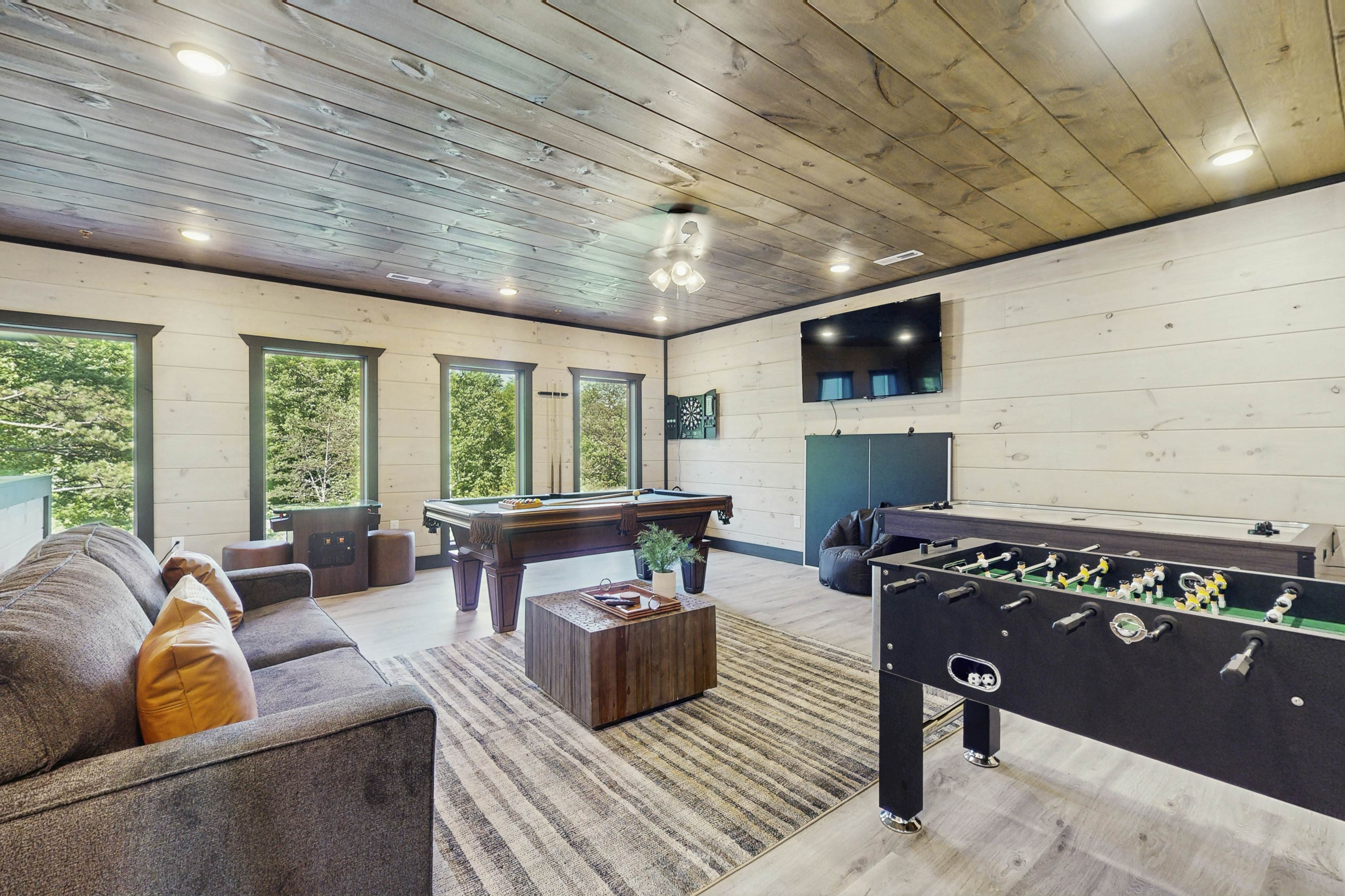 Luxe Cabin, Sleeps 20・Pool・Game/Theater Room・Grill