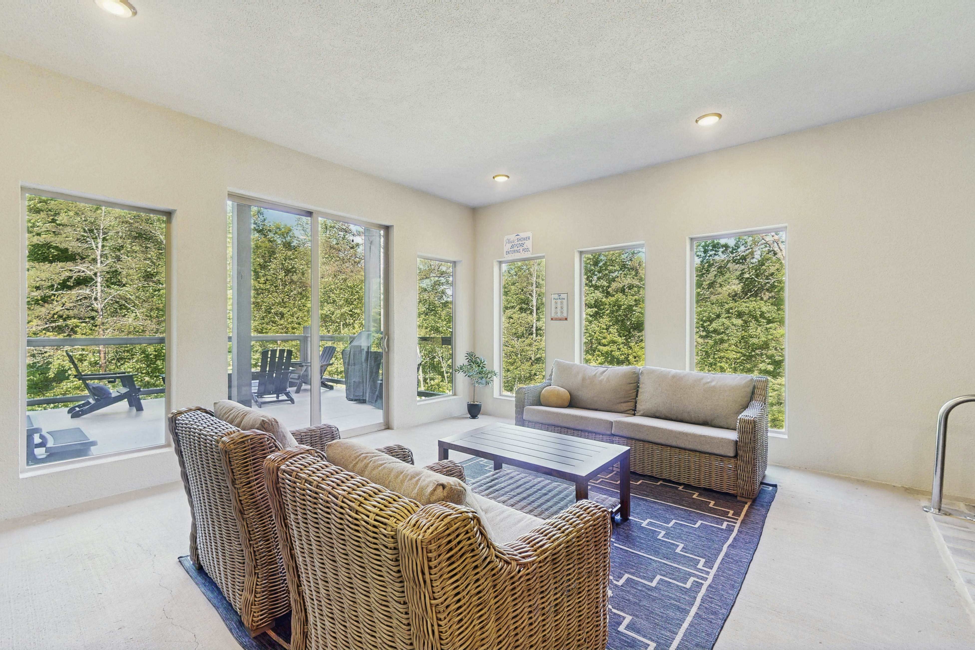 Luxe Cabin, Sleeps 20・Pool・Game/Theater Room・Grill