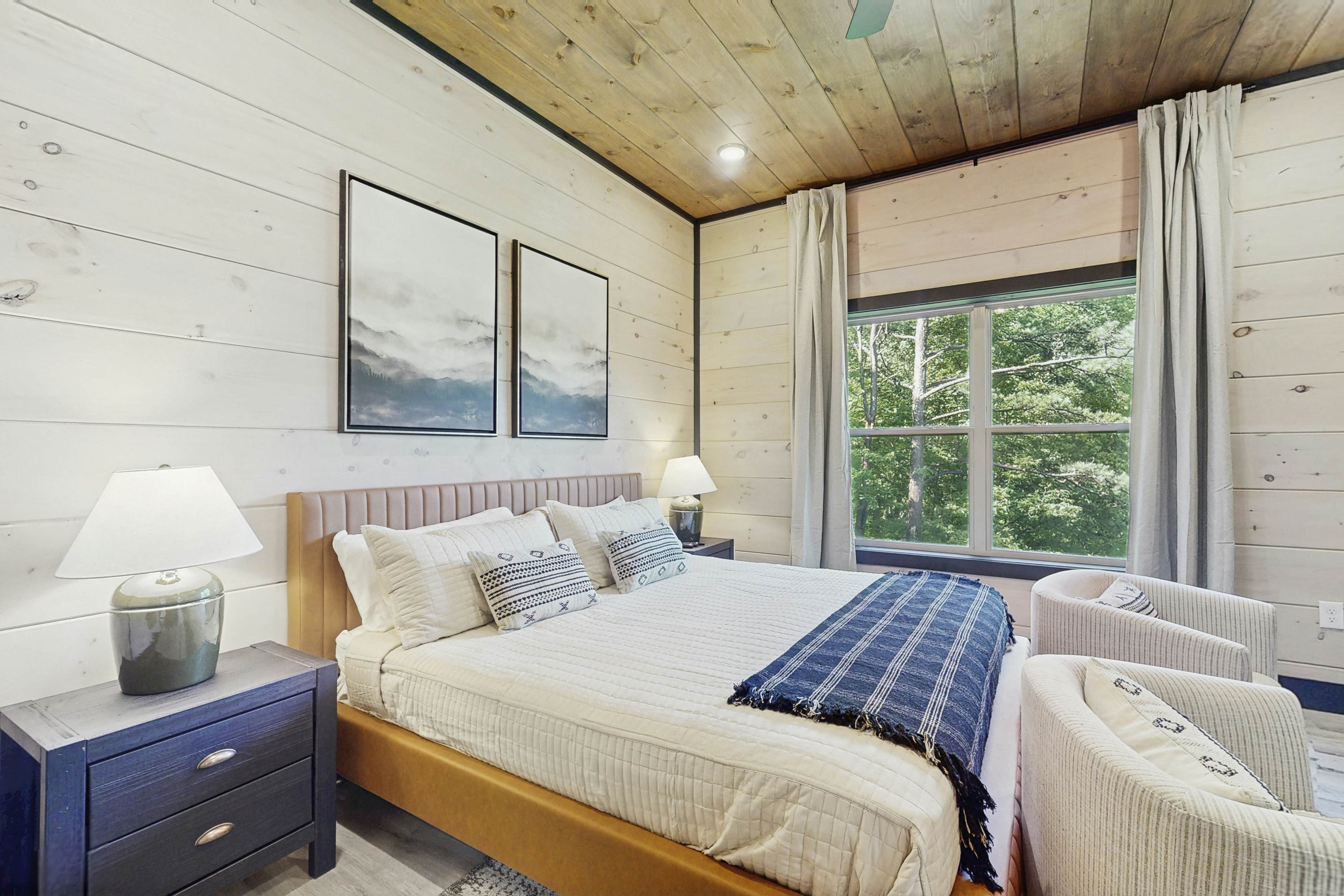 Luxe Cabin, Sleeps 20・Pool・Game/Theater Room・Grill