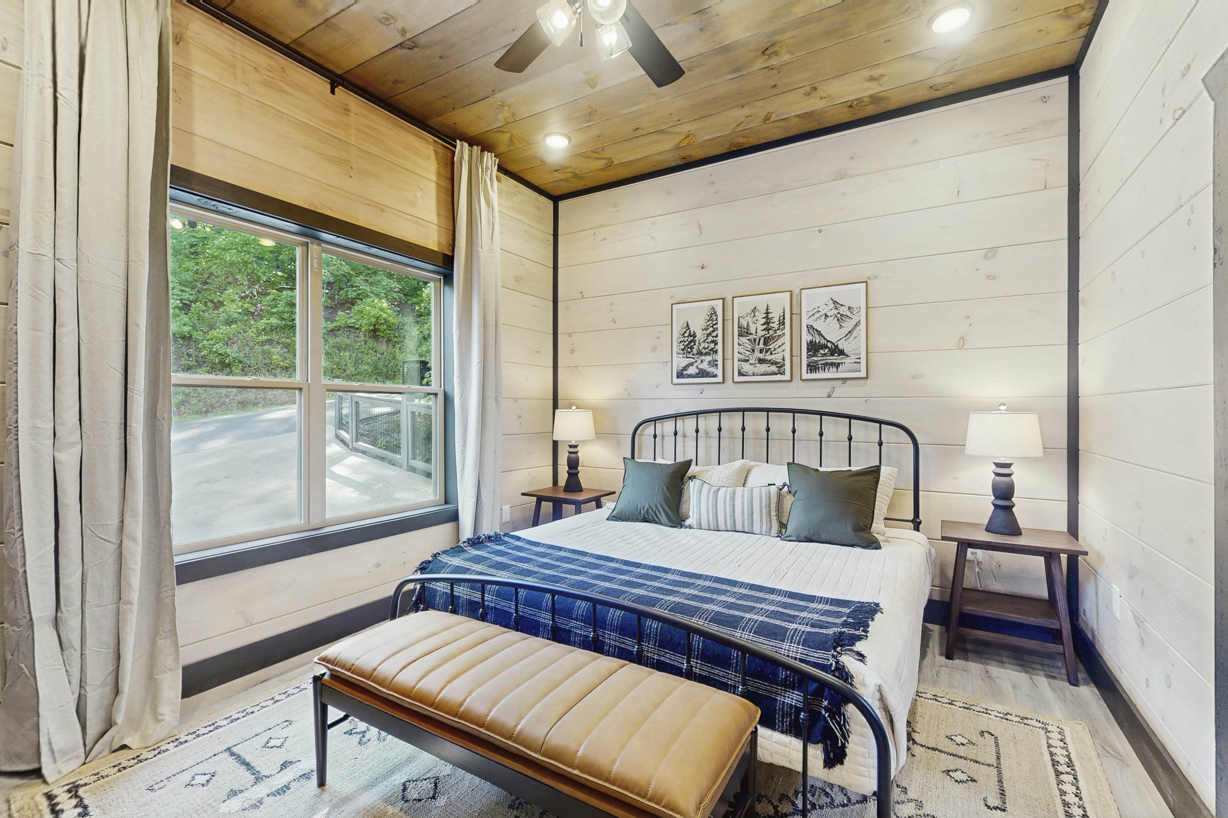 Luxe Cabin, Sleeps 20・Pool・Game/Theater Room・Grill