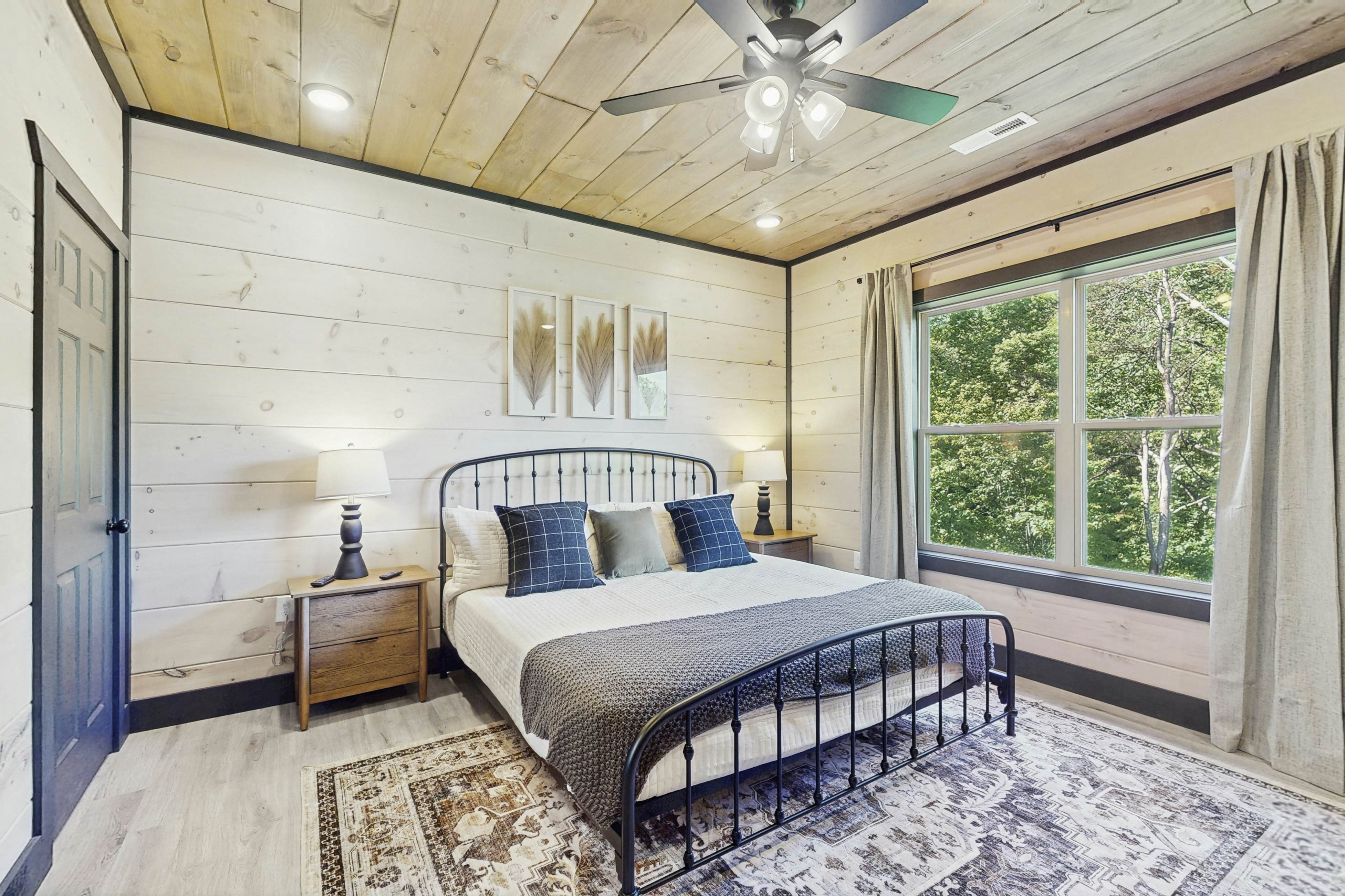 Luxe Cabin, Sleeps 20・Pool・Game/Theater Room・Grill