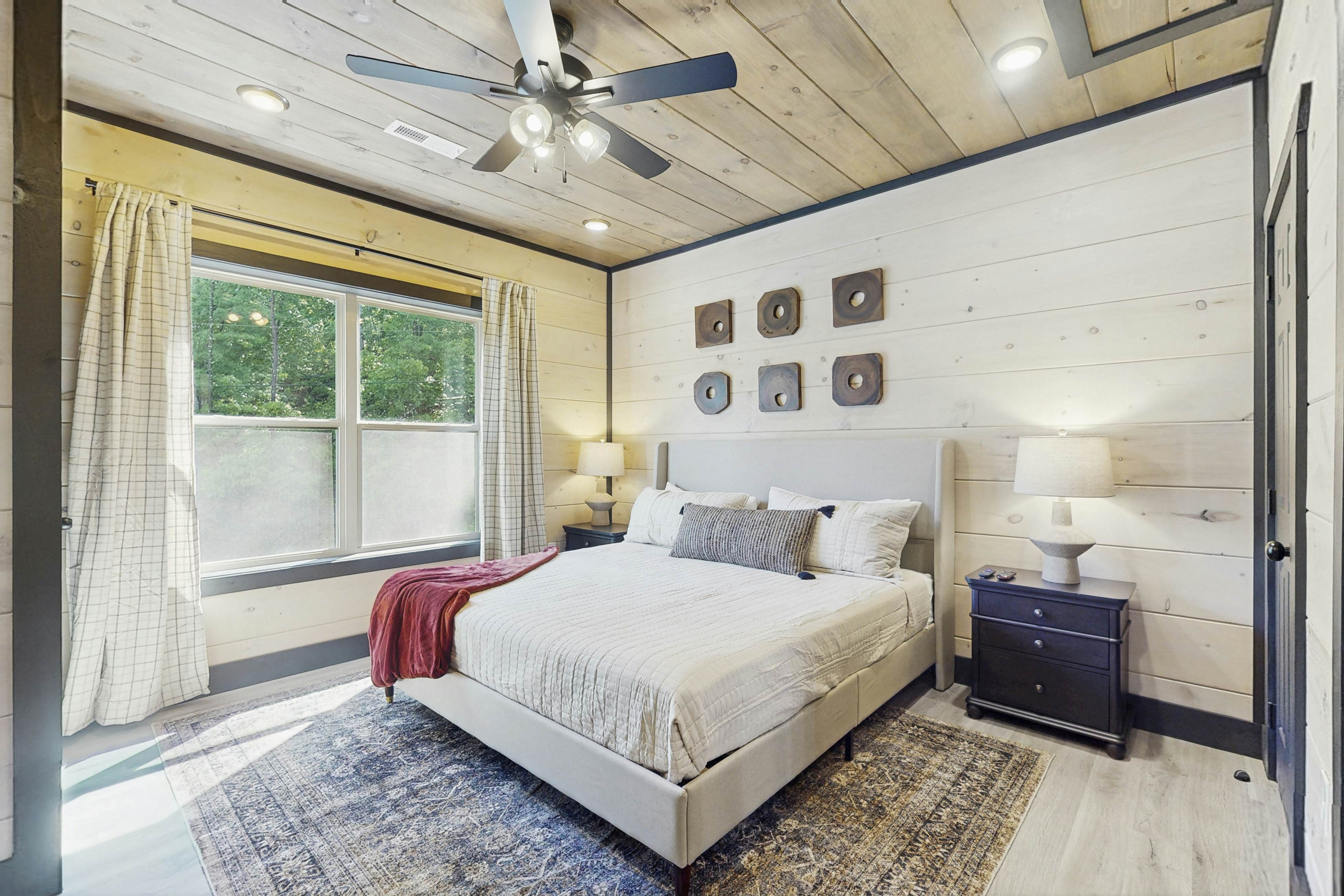 Luxe Cabin, Sleeps 20・Pool・Game/Theater Room・Grill