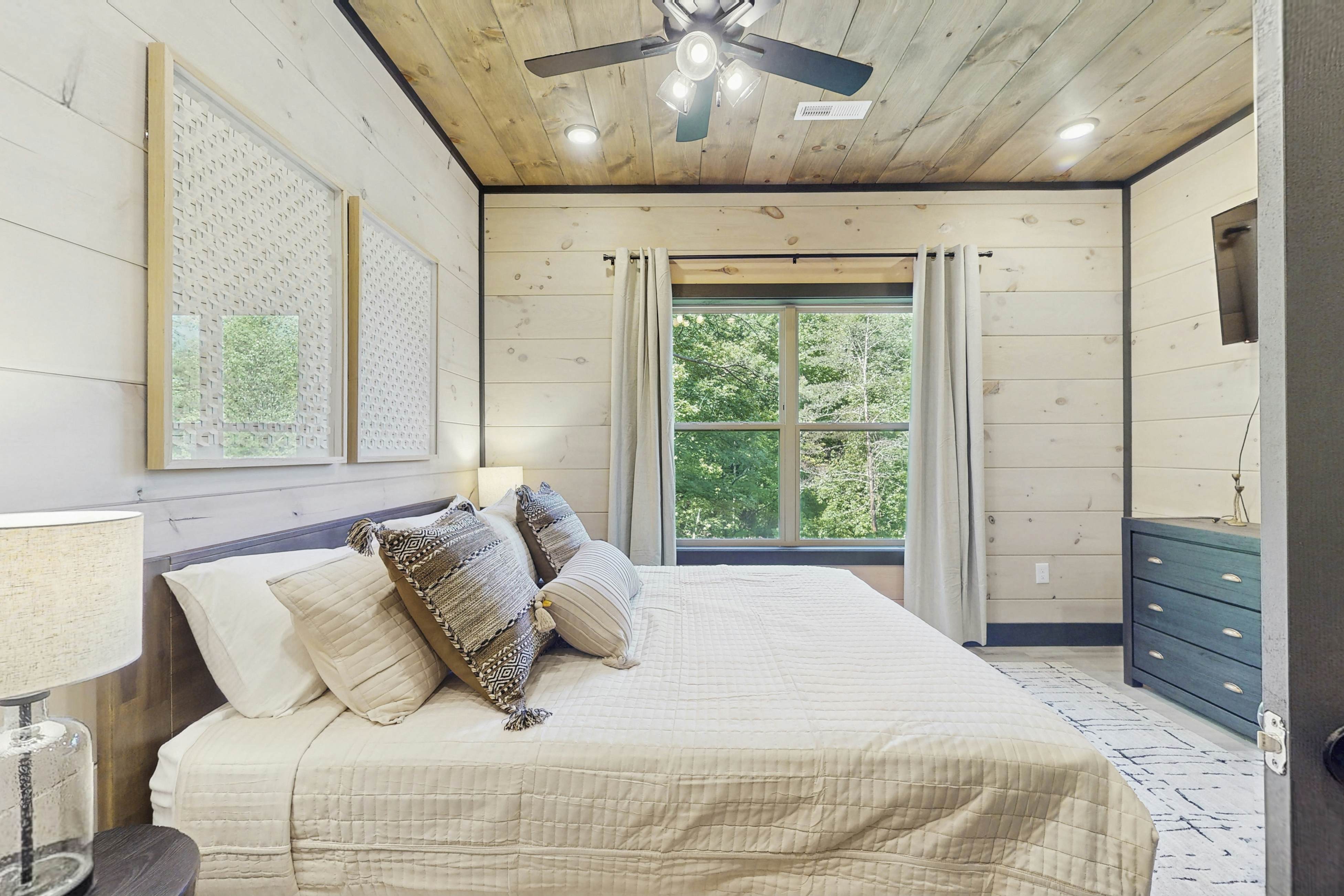 Luxe Cabin, Sleeps 20・Pool・Game/Theater Room・Grill