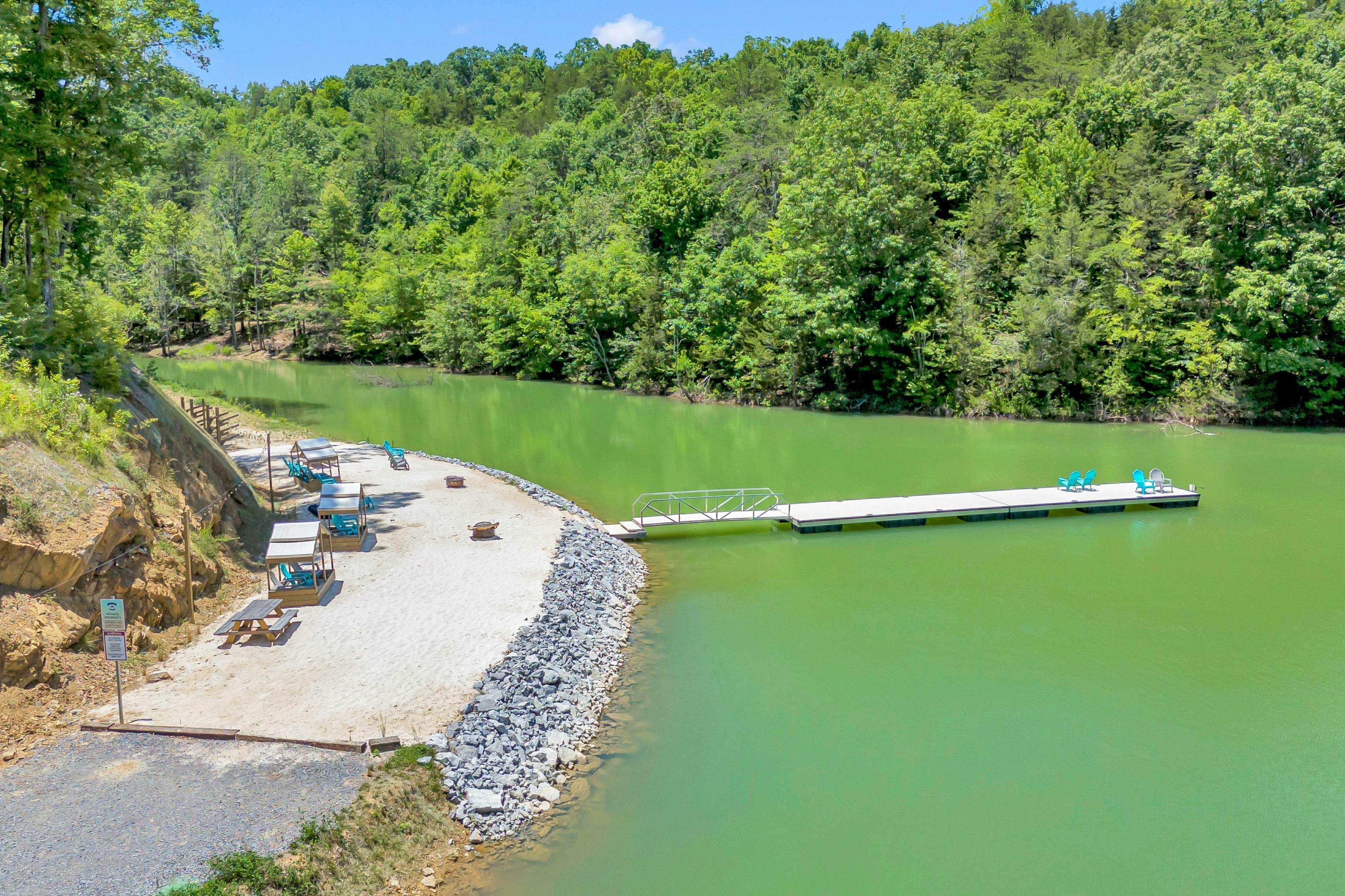 Luxe Lakefront Home, Sleeps 8・Private Pool・Hot Tub