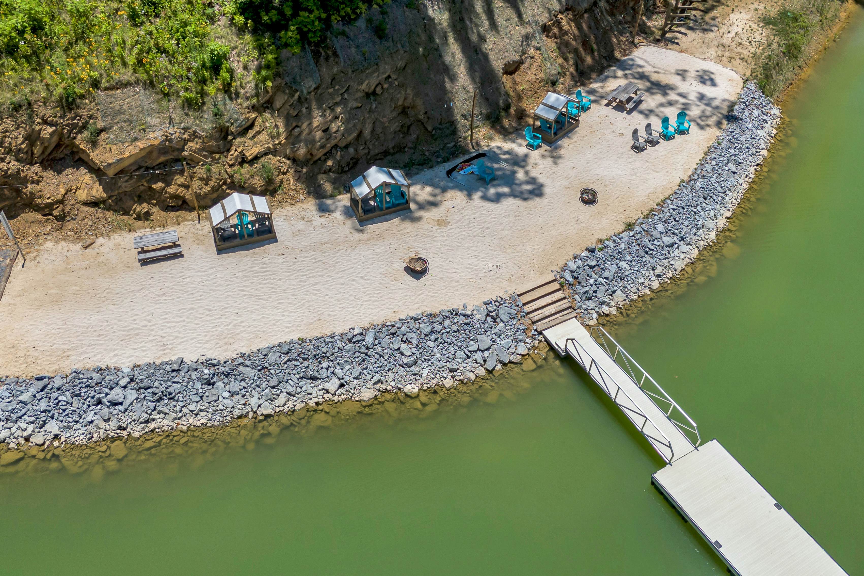 Luxe Lakefront Home, Sleeps 8・Private Pool・Hot Tub