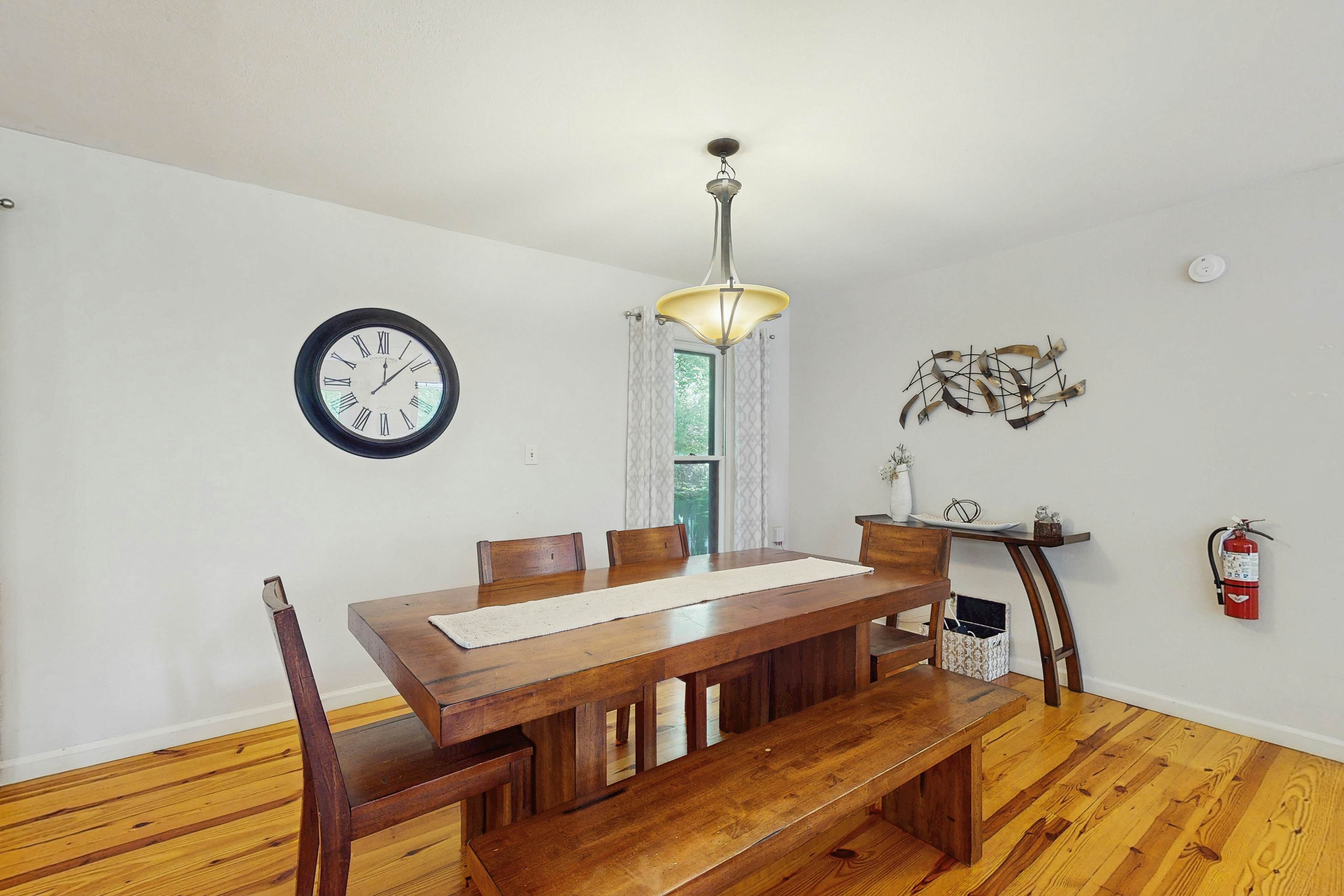 Chalet W Arcade Games, Sleeps 12・Large Yard・Resort Amenities