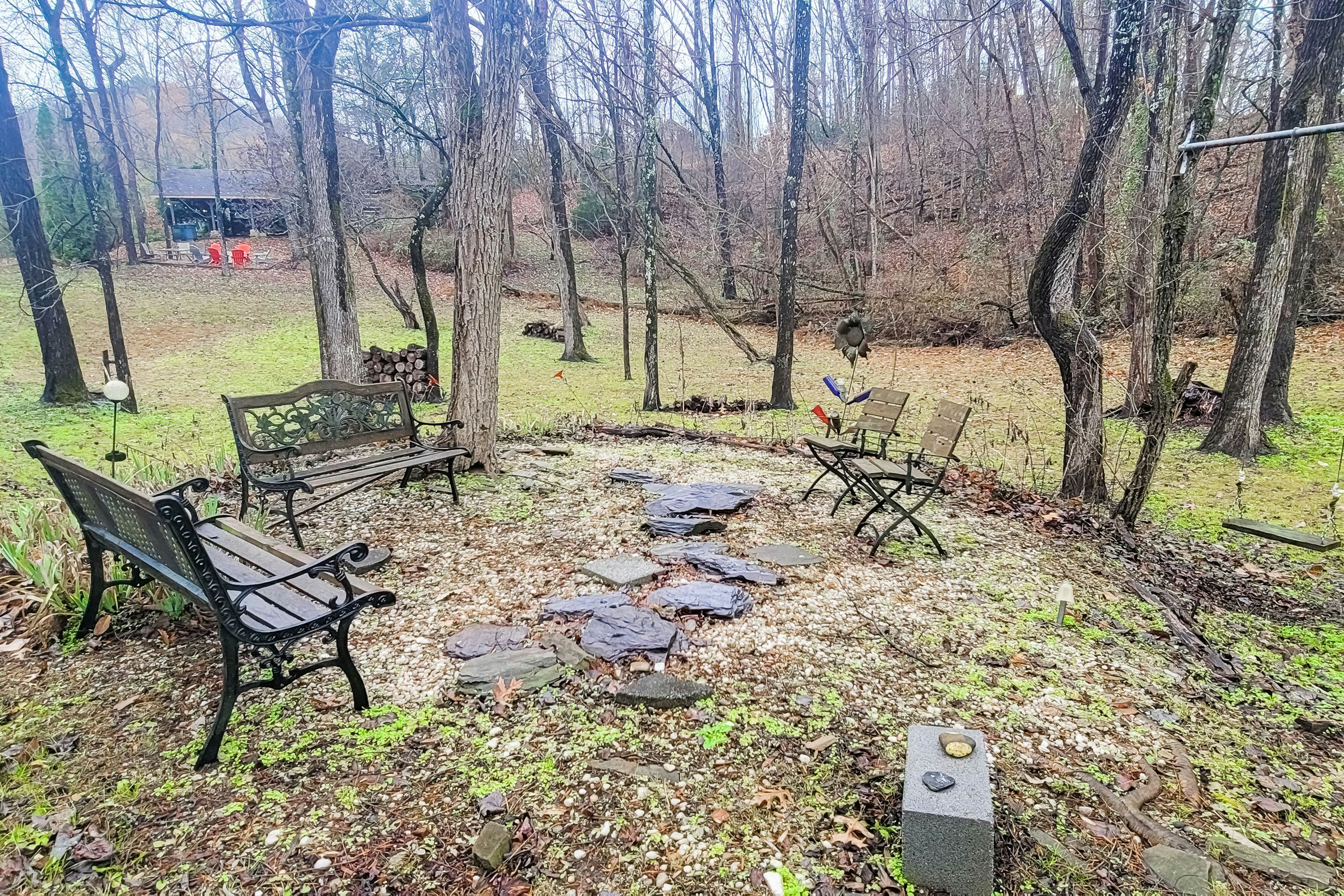 Chalet W Arcade Games, Sleeps 12・Large Yard・Resort Amenities