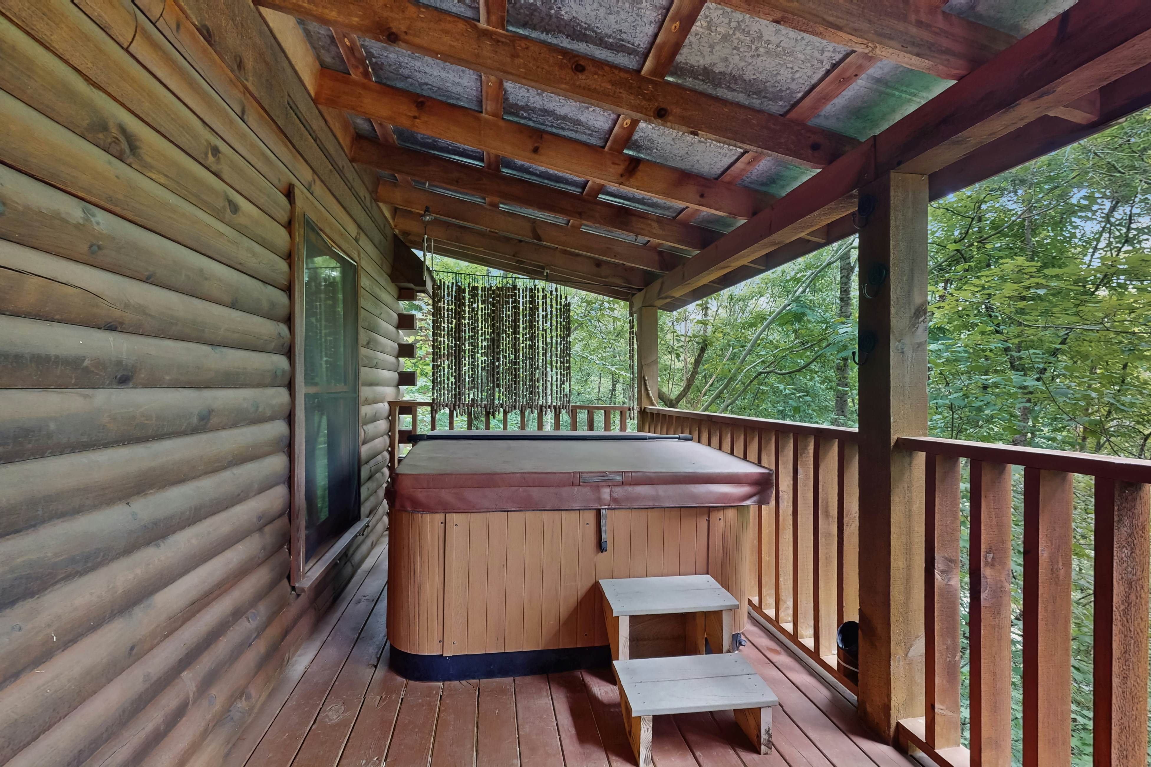 Serene Cabin, Sleeps 4・Screened Porch・Games・Grill