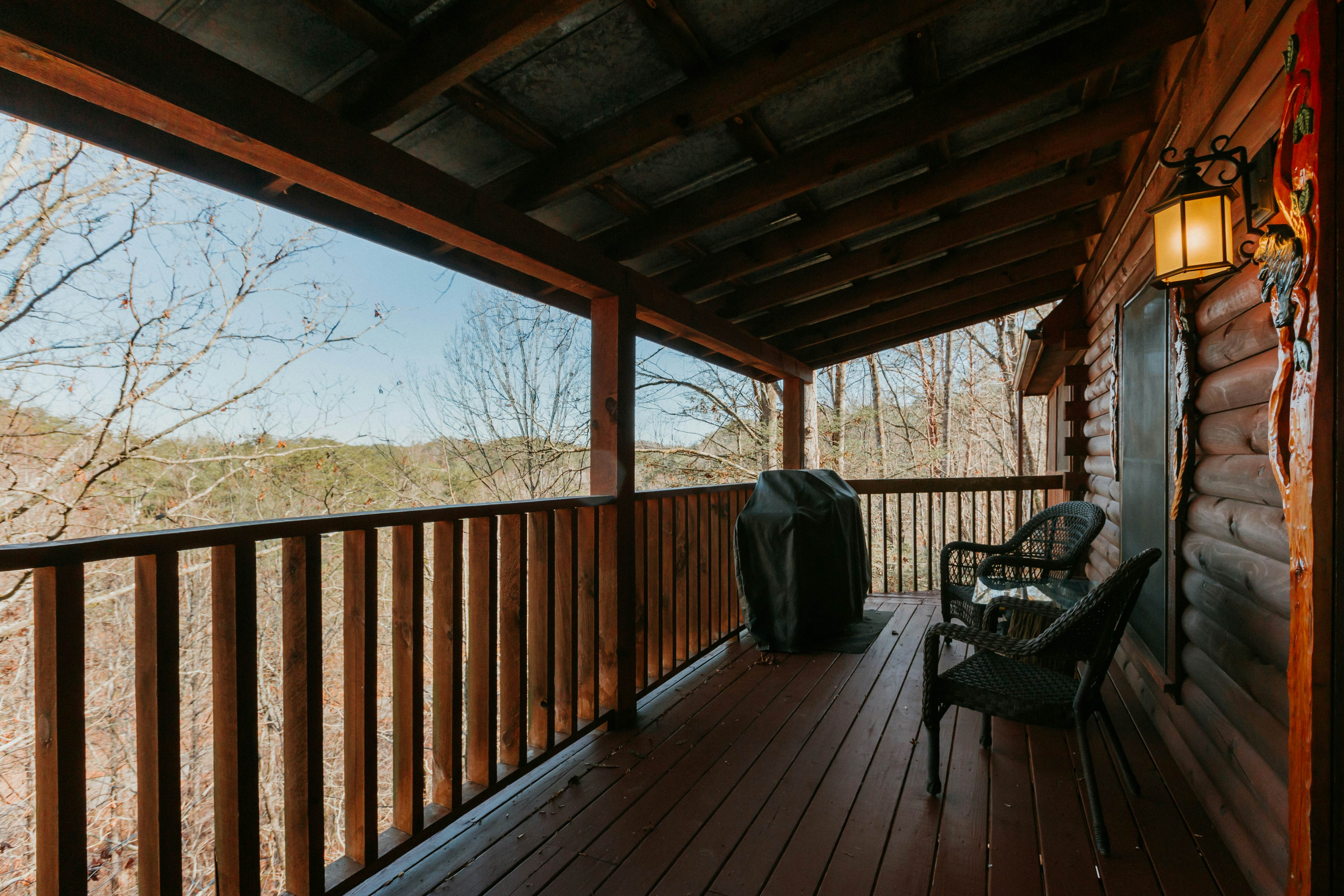 Serene Cabin, Sleeps 4・Screened Porch・Games・Grill