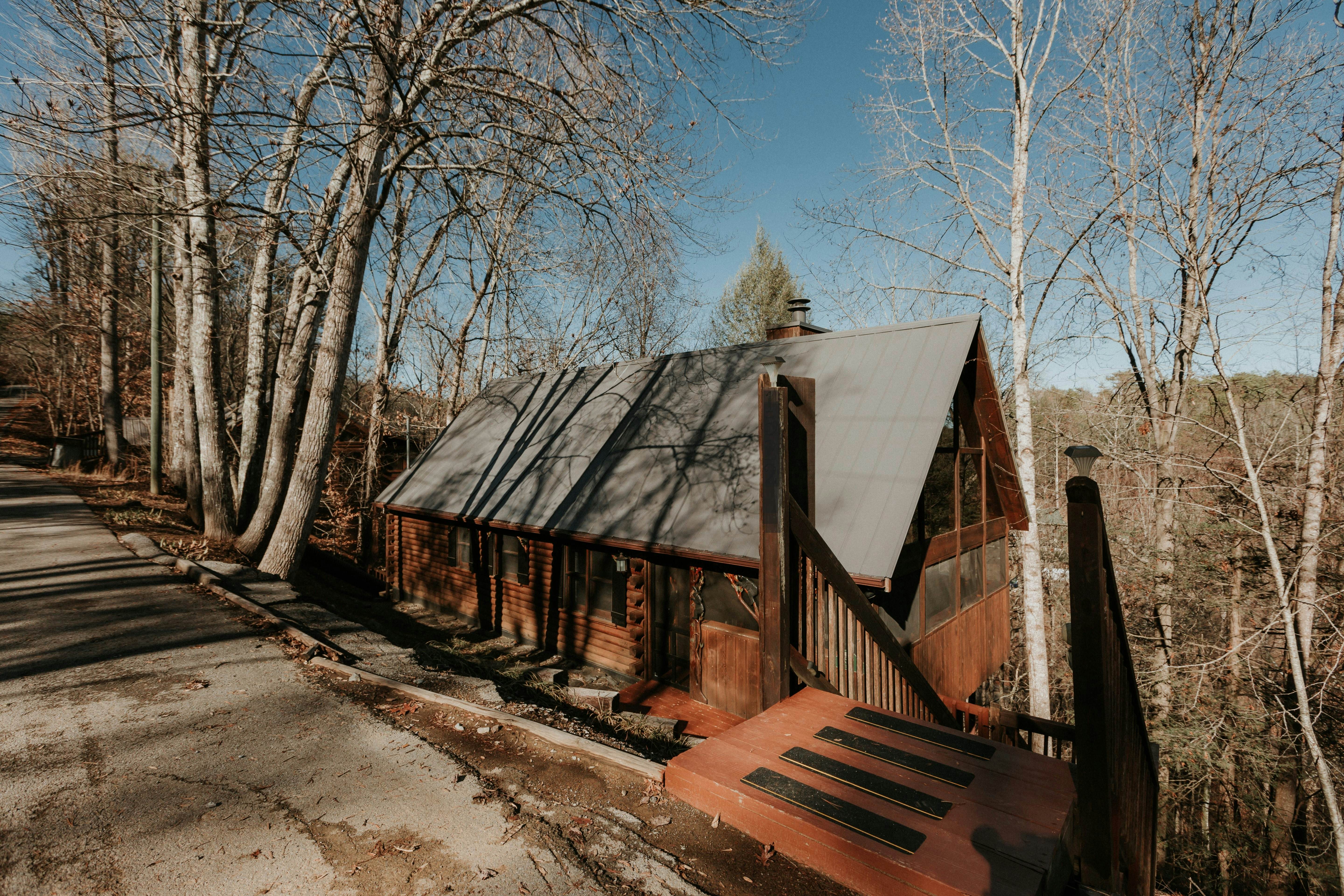 Serene Cabin, Sleeps 4・Screened Porch・Games・Grill