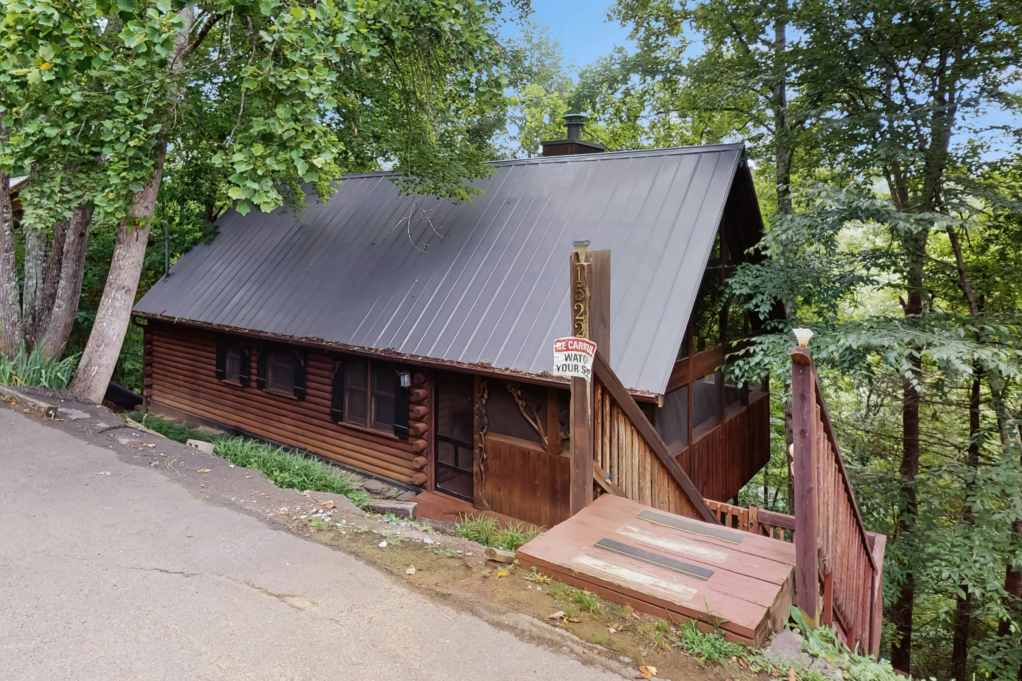 Serene Cabin, Sleeps 4・Screened Porch・Games・Grill