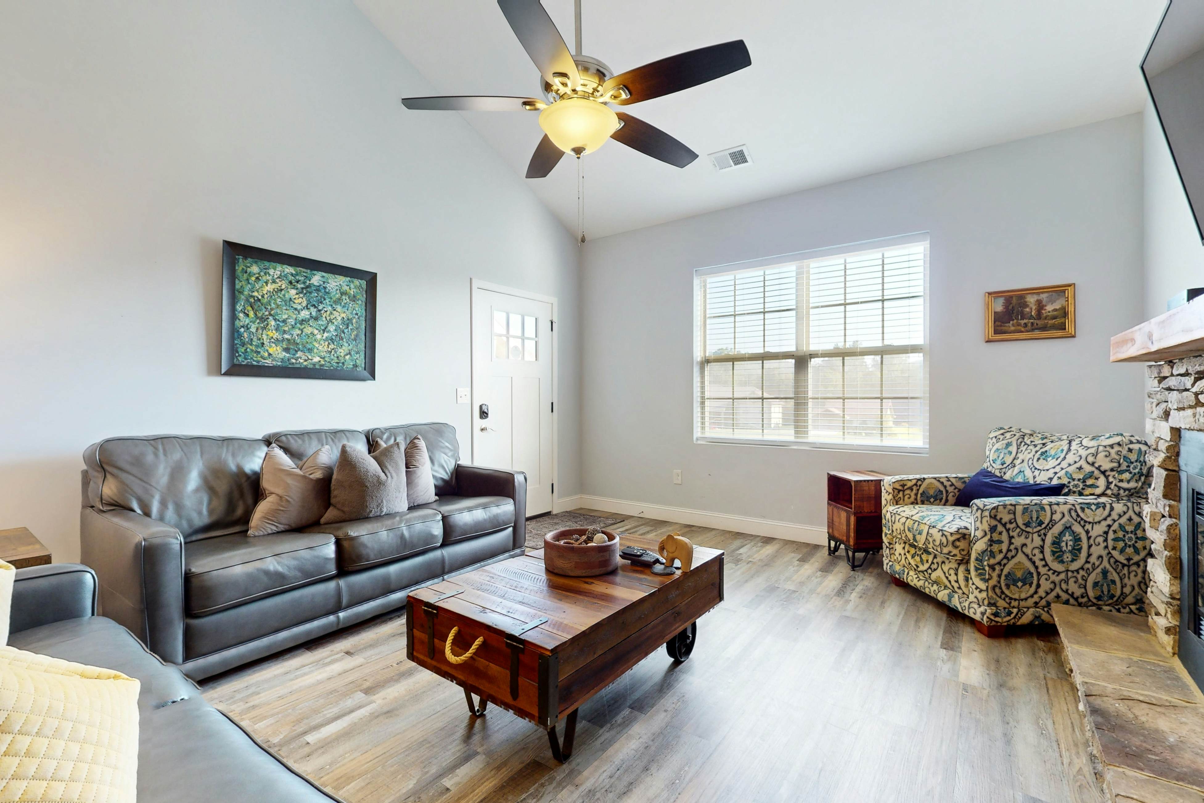 Pristine & Peaceful Condo w/ Free Attraction TIckets & Shared Pool