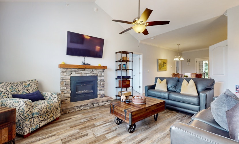 Pristine & Peaceful Condo, Sleeps 6・Shared Pool * Townsend Timbers