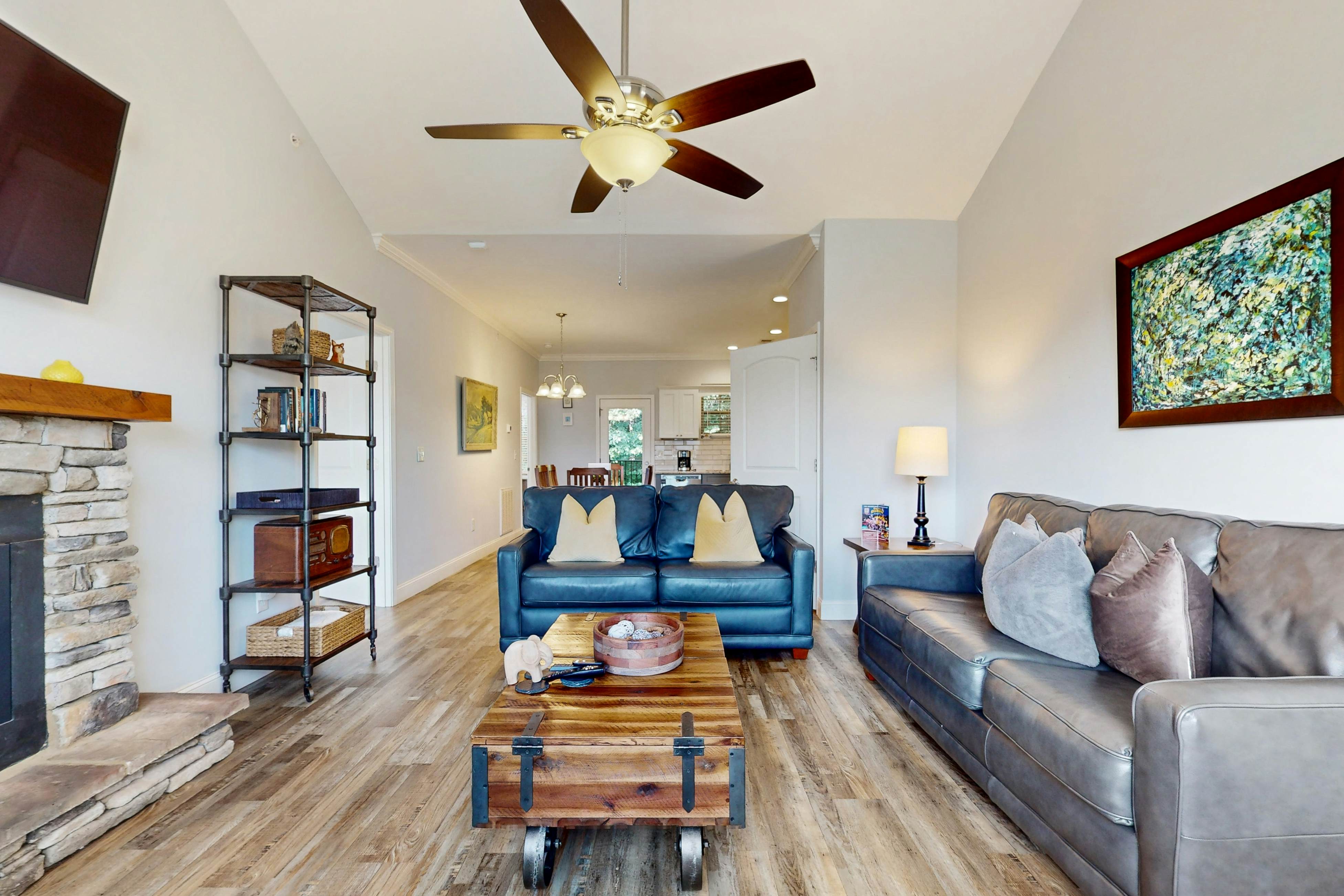 Pristine & Peaceful Condo w/ Free Attraction TIckets & Shared Pool