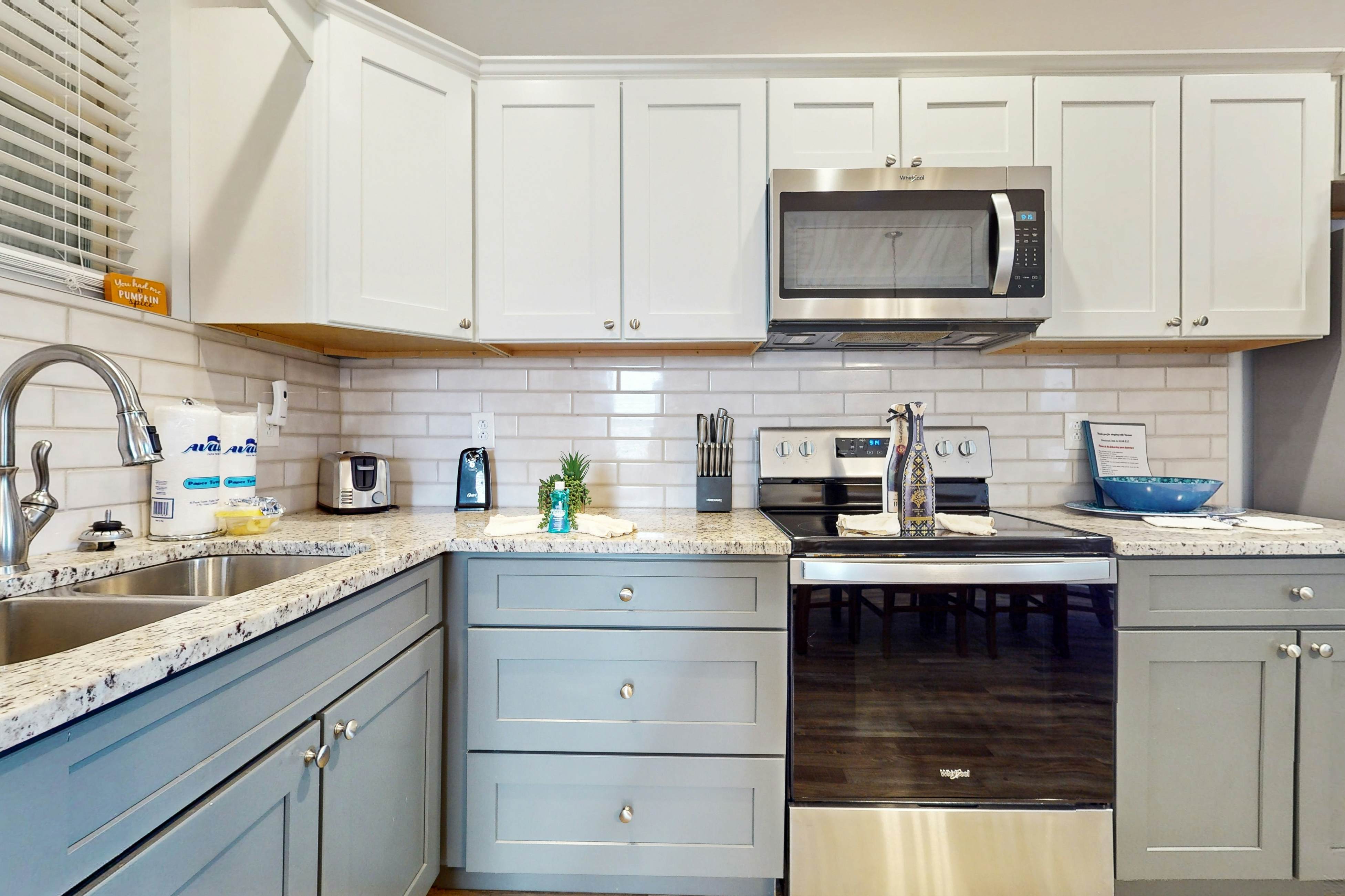 Pristine & Peaceful Condo w/ Free Attraction TIckets & Shared Pool