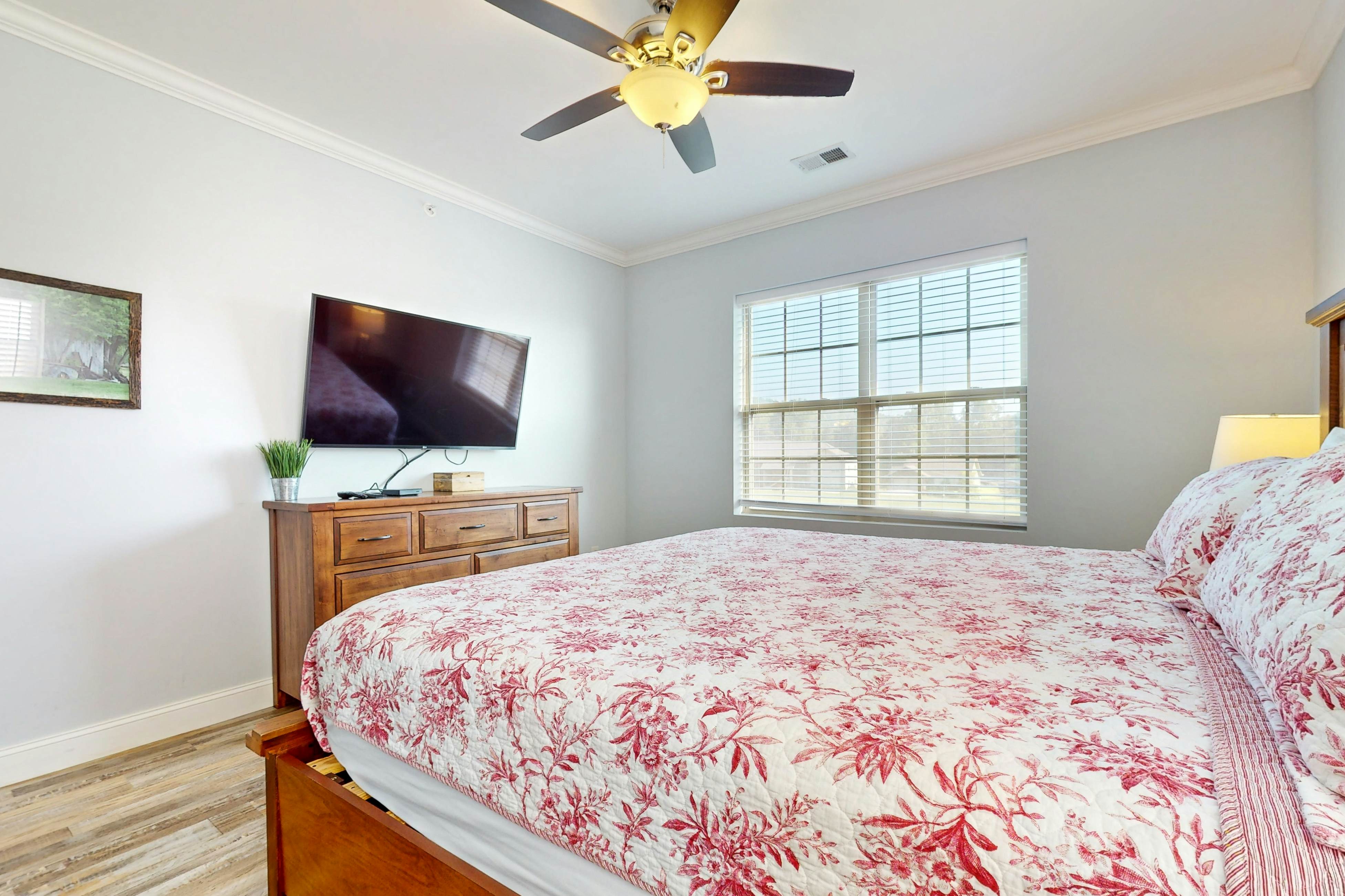 Pristine & Peaceful Condo w/ Free Attraction TIckets & Shared Pool