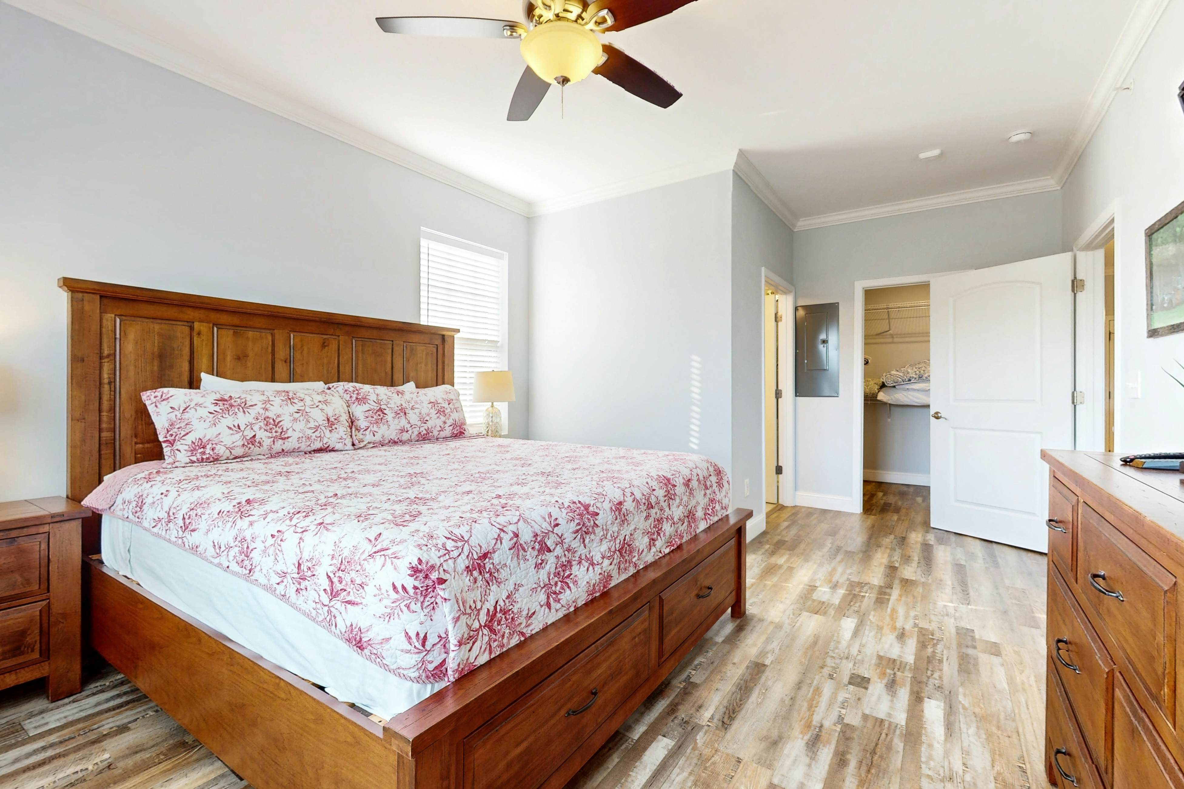 Pristine & Peaceful Condo w/ Free Attraction TIckets & Shared Pool