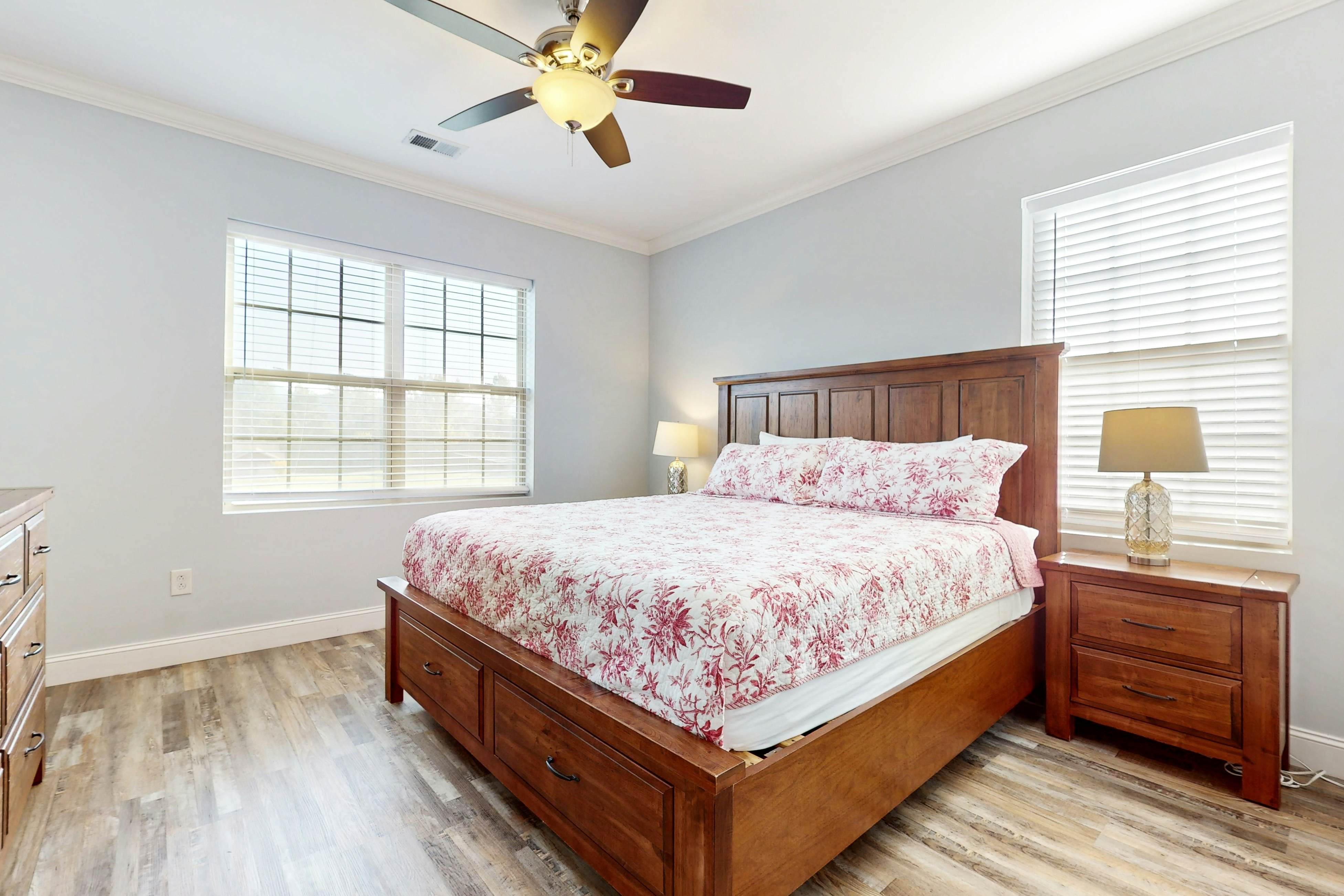 Pristine & Peaceful Condo w/ Free Attraction TIckets & Shared Pool