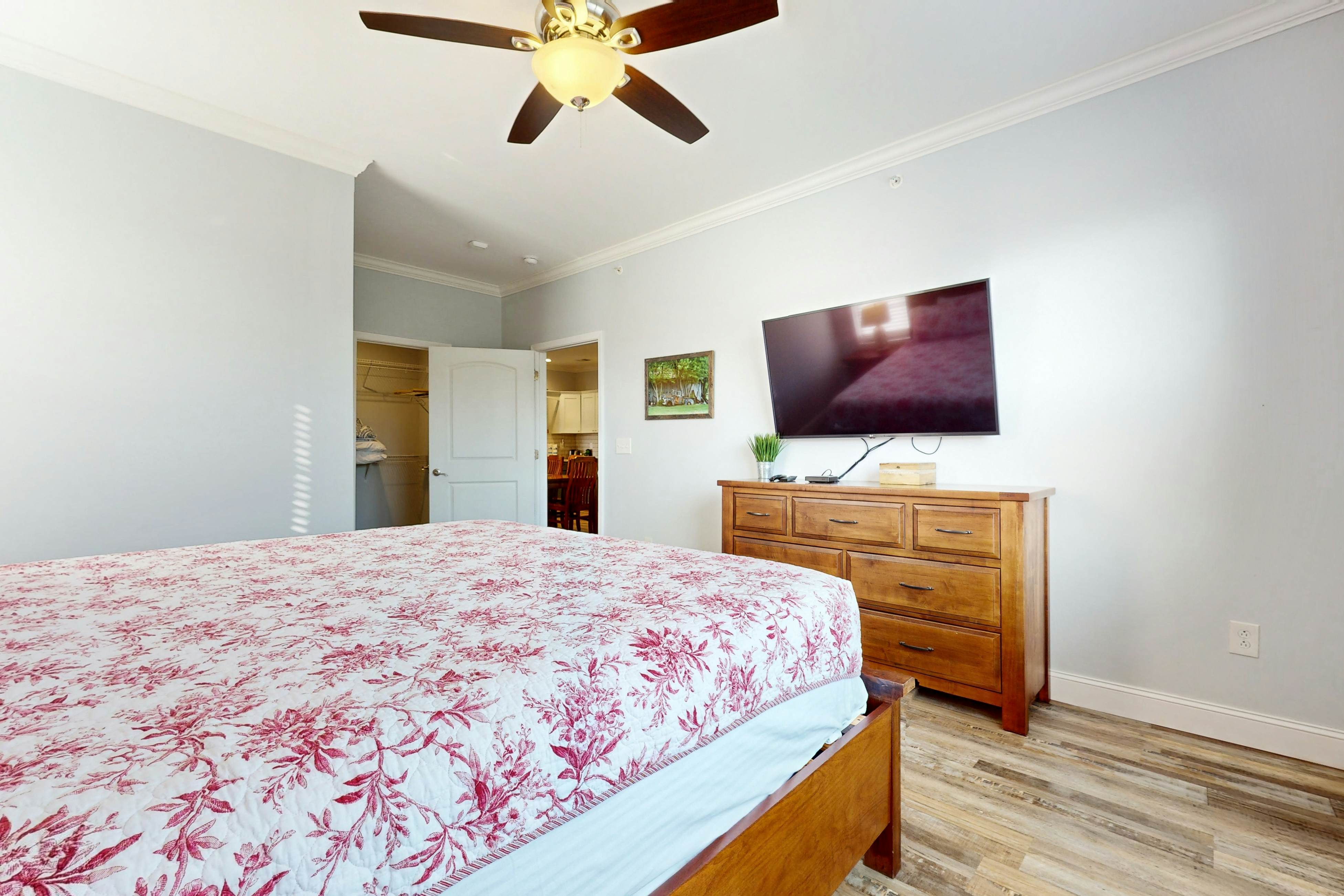 Pristine & Peaceful Condo w/ Free Attraction TIckets & Shared Pool