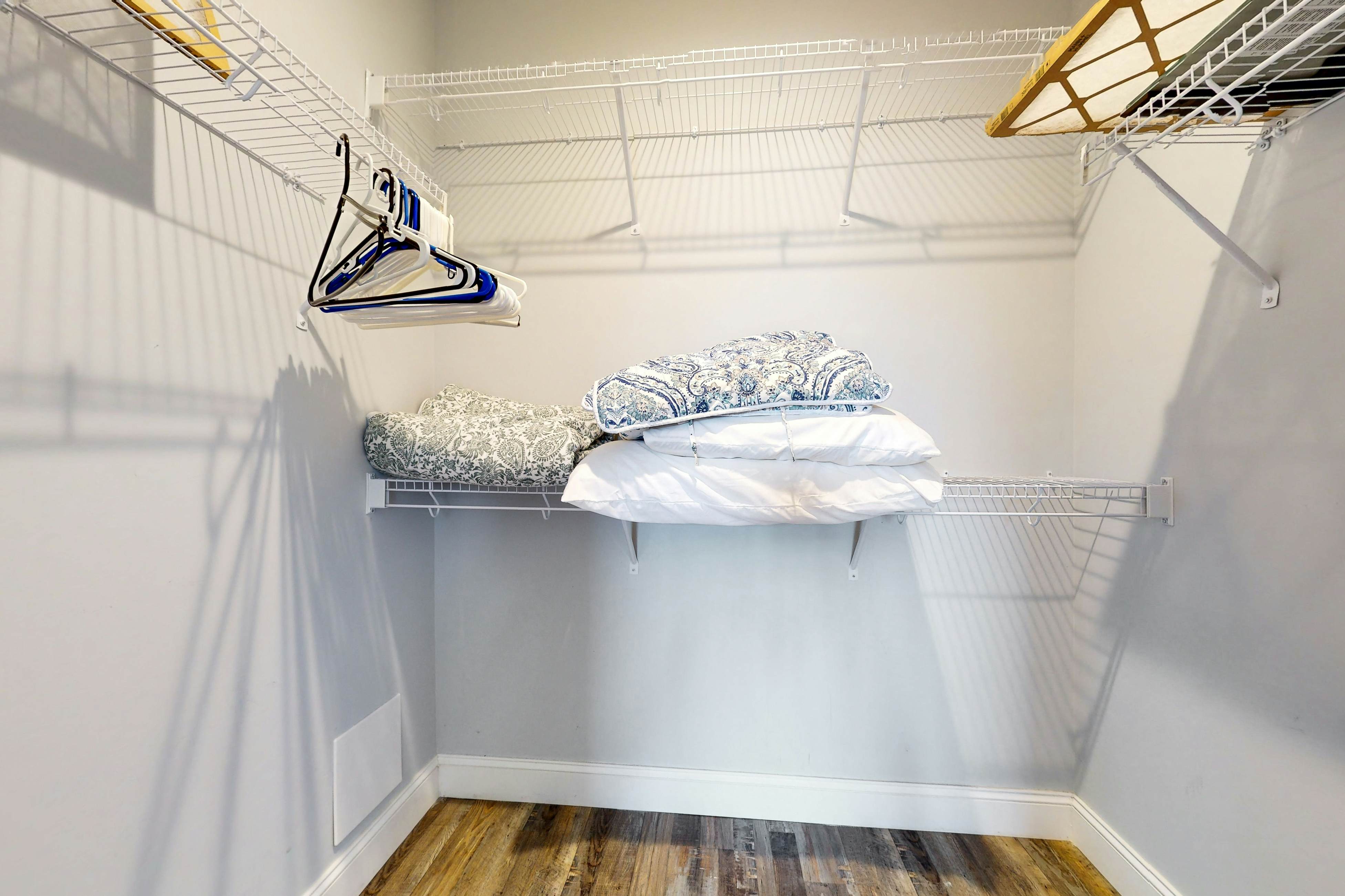 Pristine & Peaceful Condo w/ Free Attraction TIckets & Shared Pool