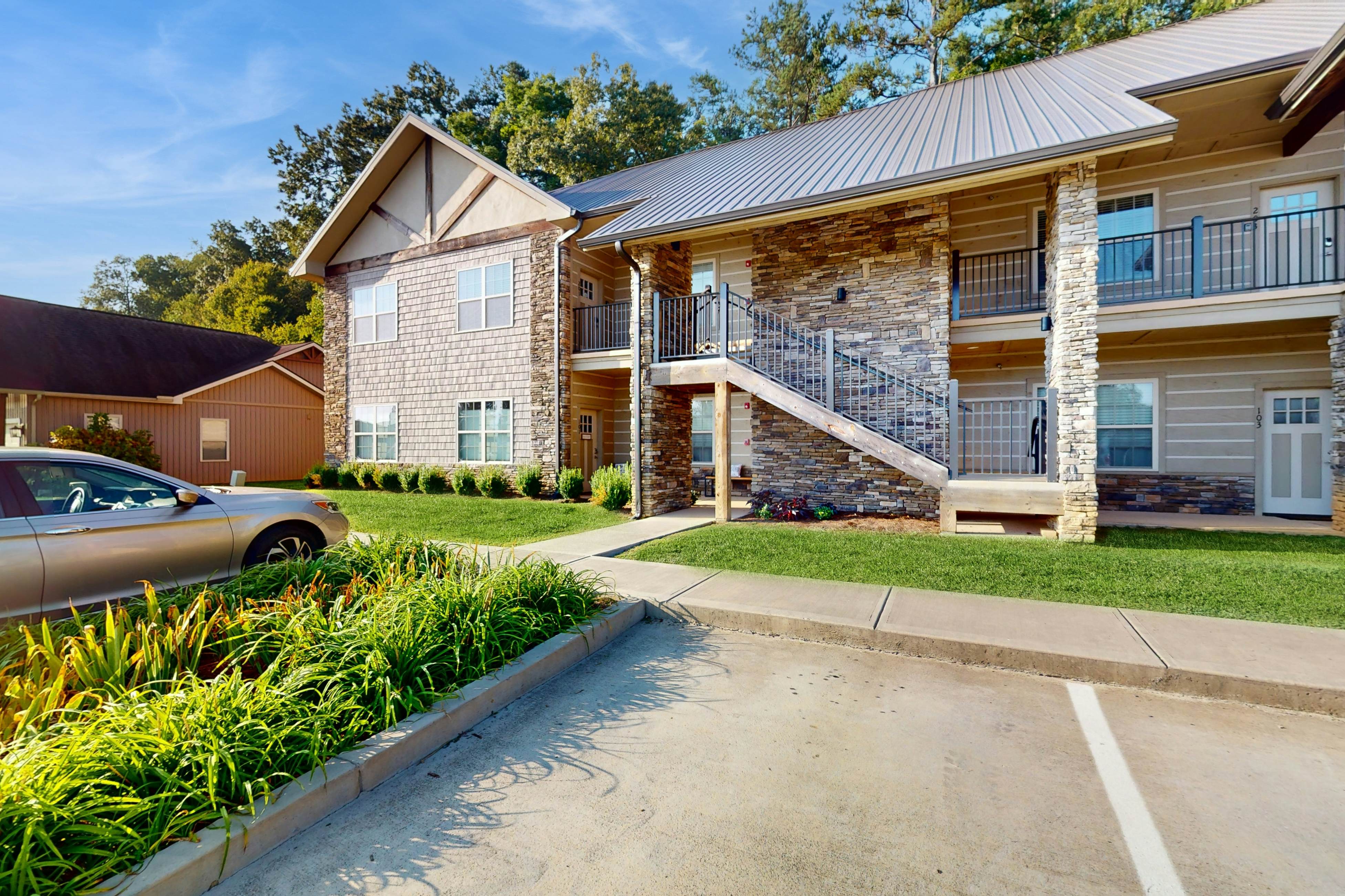 Pristine & Peaceful Condo w/ Free Attraction TIckets & Shared Pool