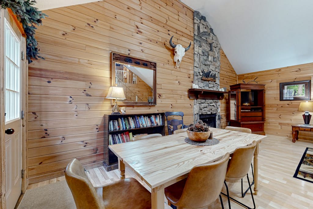 Serene Smoky Mtn Cabin・Games・Firepit・Porch・Hot Tub