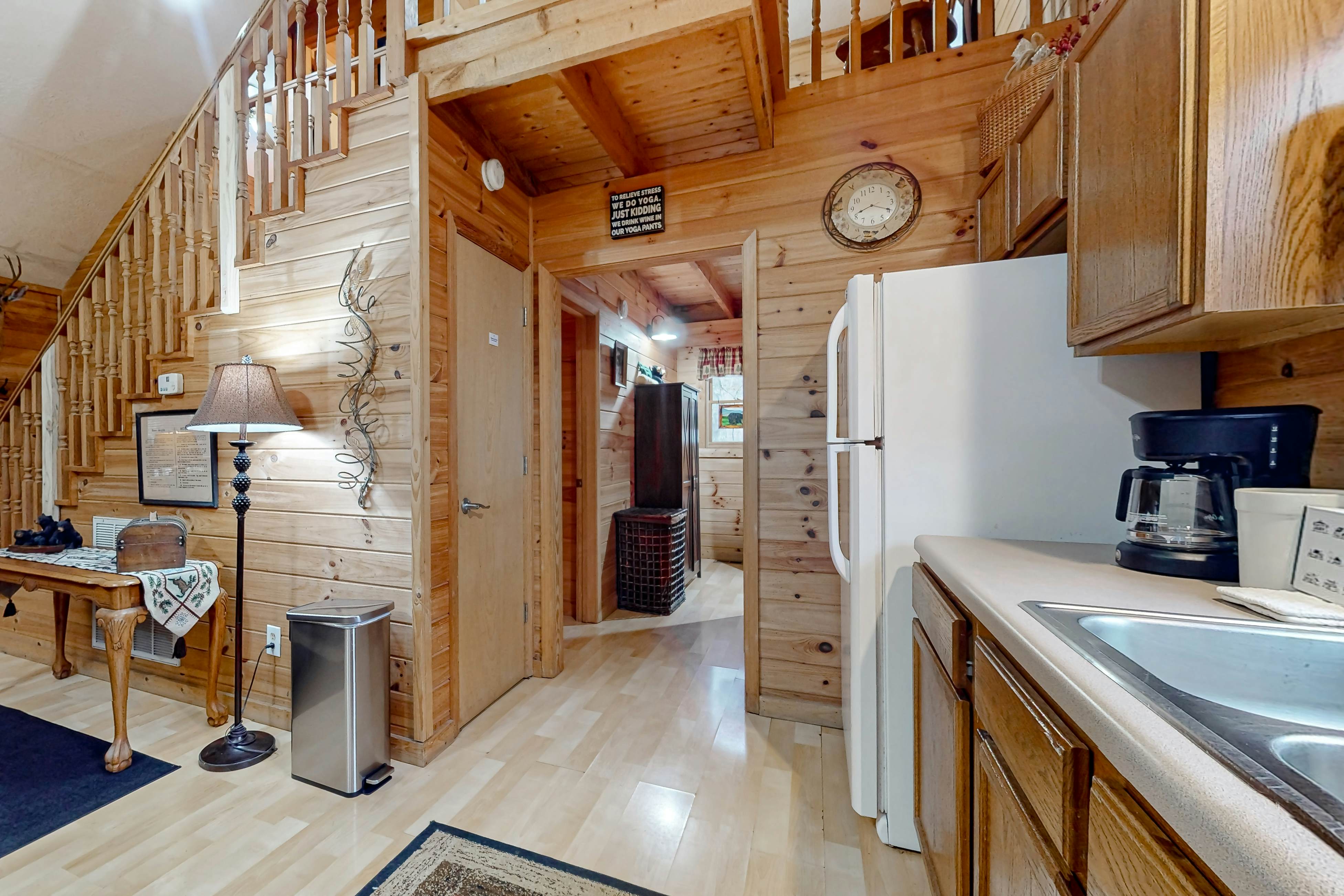 Serene cabin w/ Free Attraction Tickets, fire pit, screened porch & hot tub