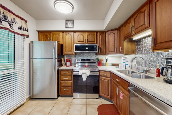 Cozy Split Townhome, Sleeps 6・Shared Pool・Gated