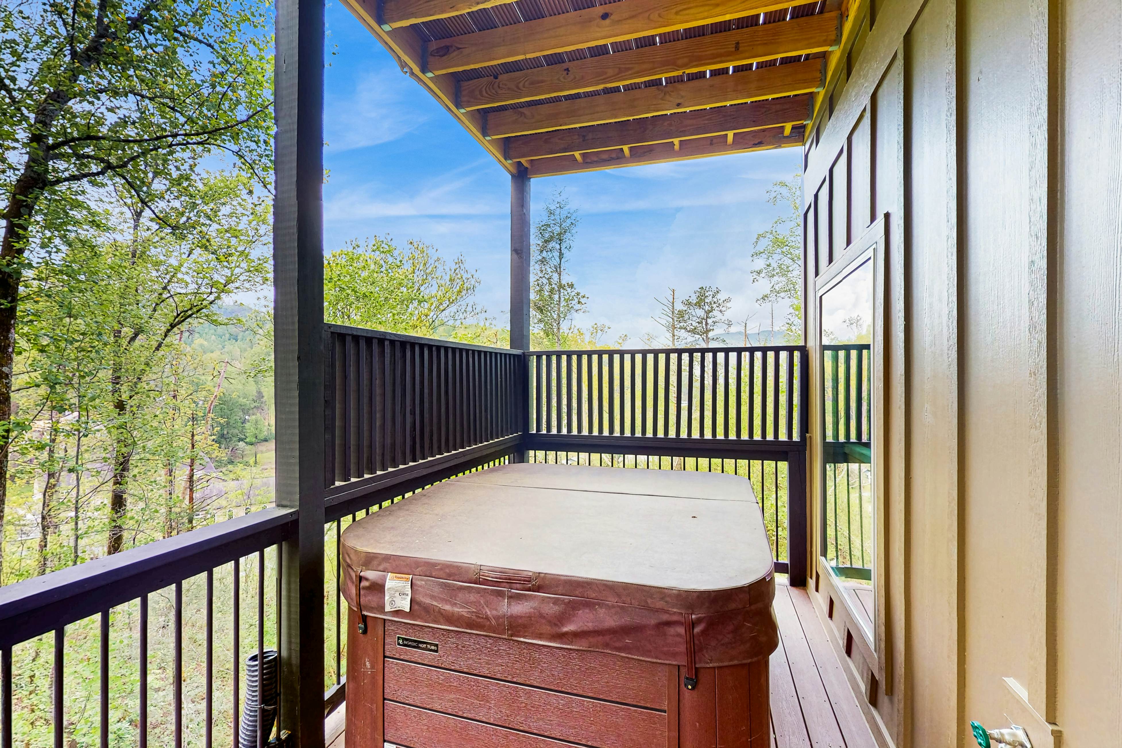 Enchanting Cabin, Sleeps 12・Hot Tub・Game Room
