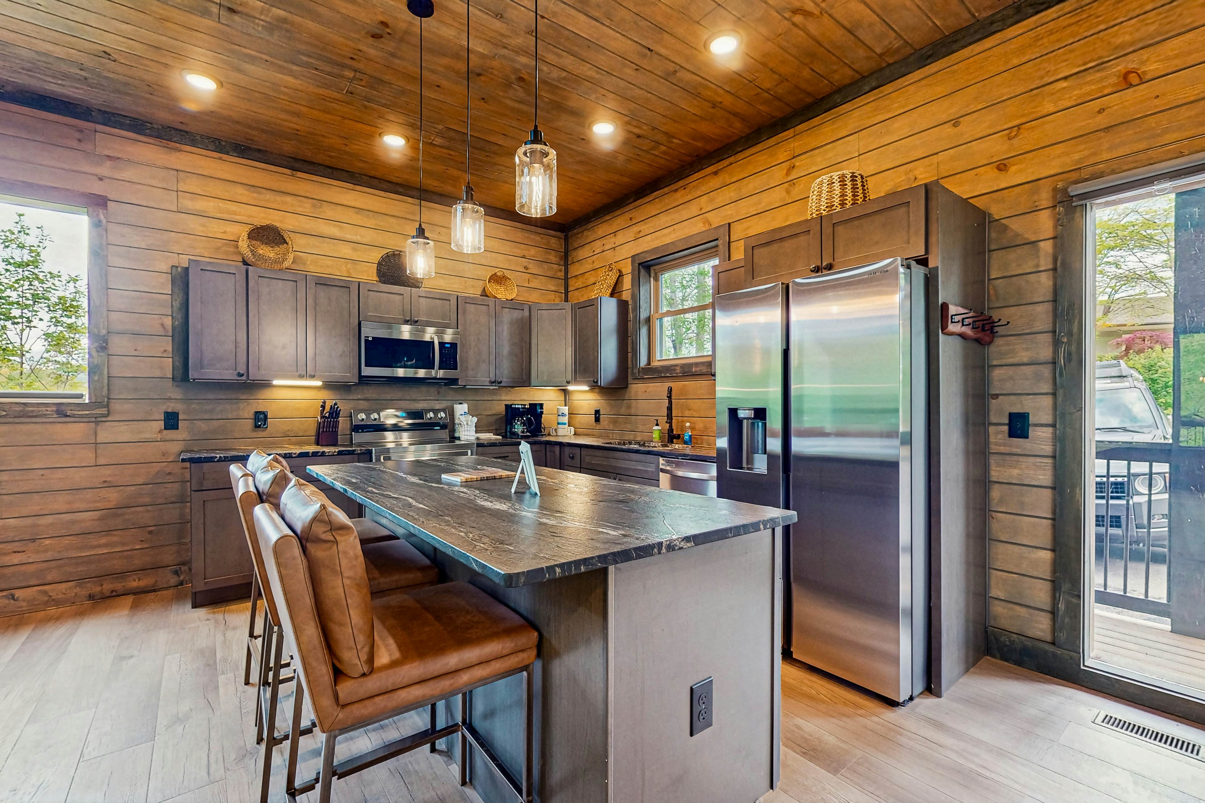 Enchanting Cabin, Sleeps 12・Hot Tub・Game Room