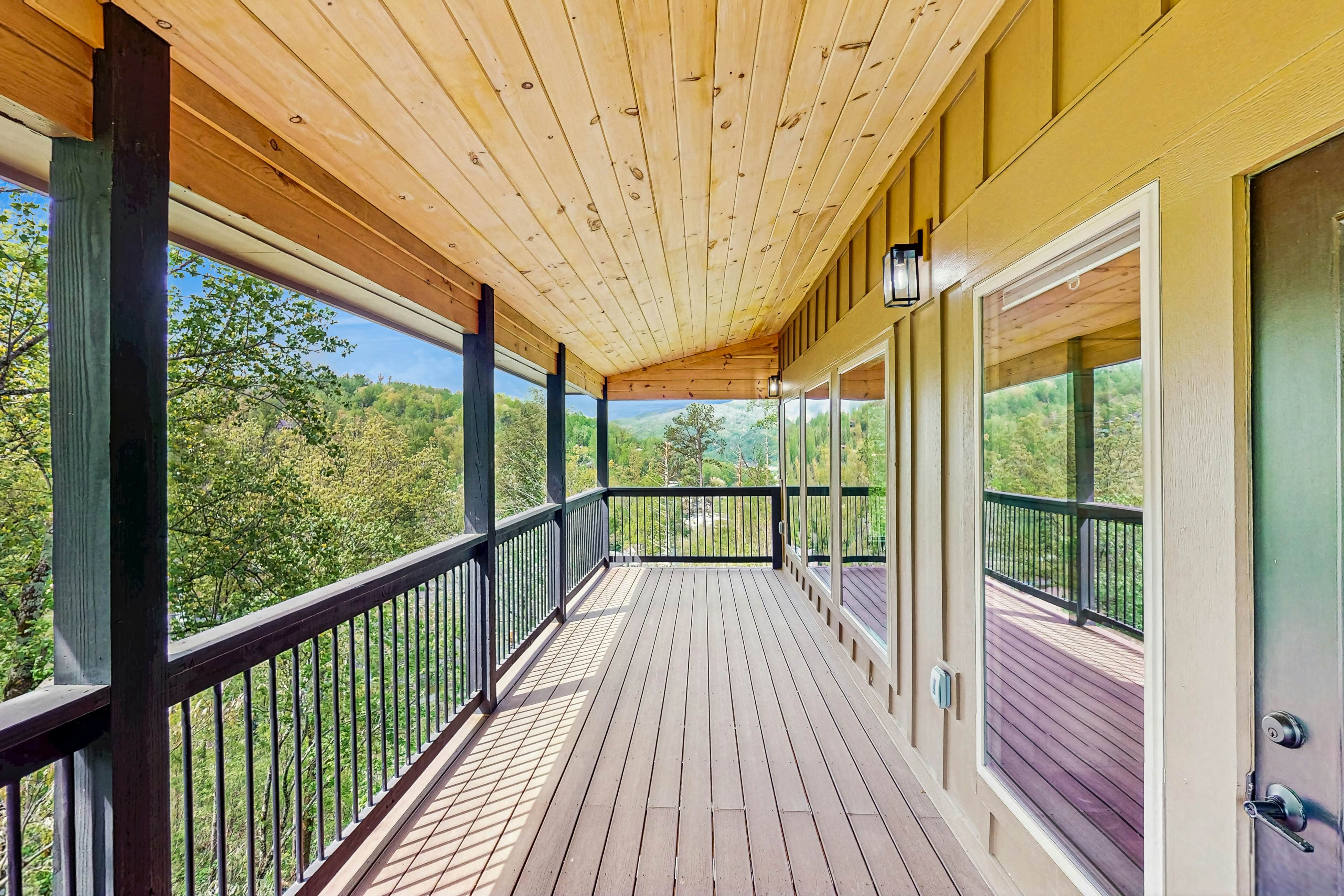 Enchanting Cabin, Sleeps 12・Hot Tub・Game Room