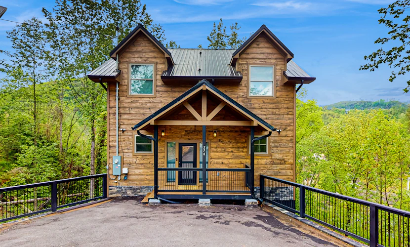 Enchanting Cabin, Sleeps 12, Hot Tub, Game Room