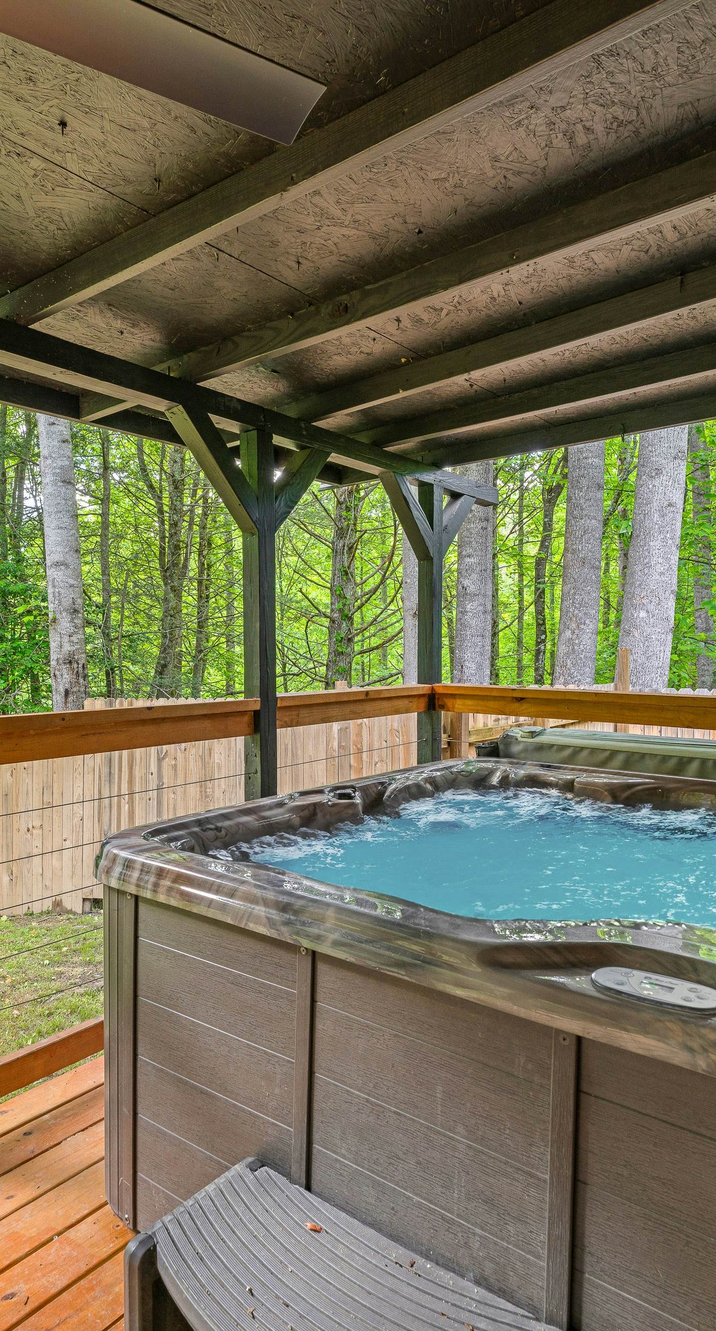 Charming Dog Friendly Cabin・Mtn View・Hot Tub・Games