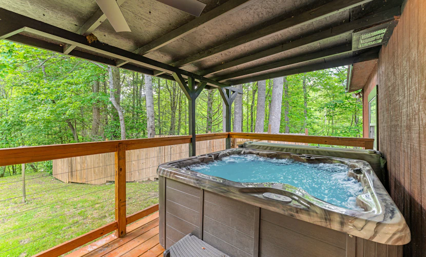 Charming Dog Friendly Cabin・Mtn View・Hot Tub・Games