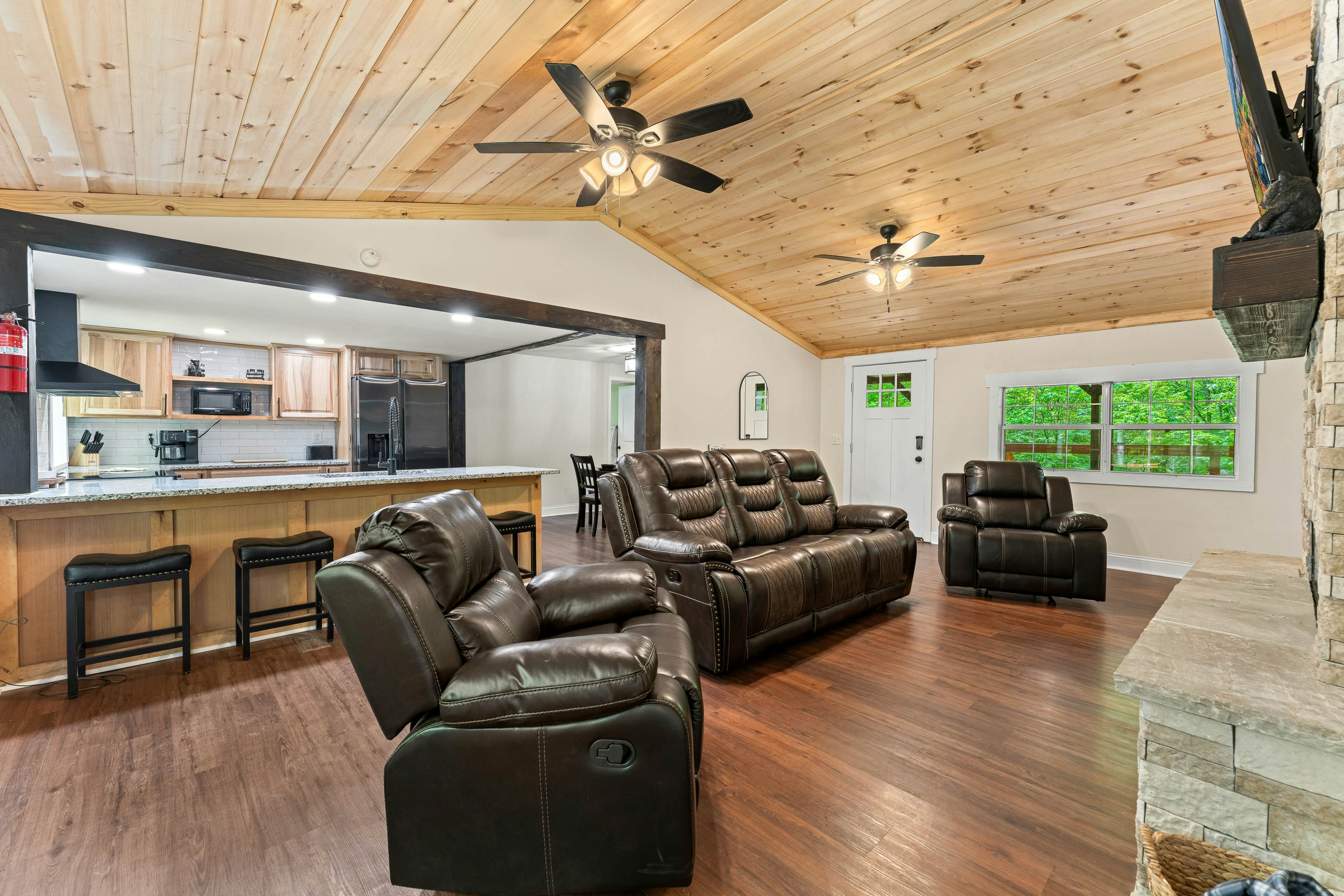 Charming Dog Friendly Cabin, Sleeps 10・Hot Tub