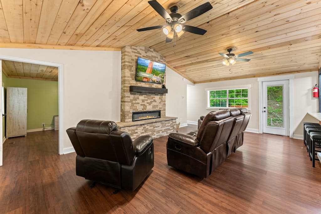 Charming Dog Friendly Cabin・Mtn View・Hot Tub・Games