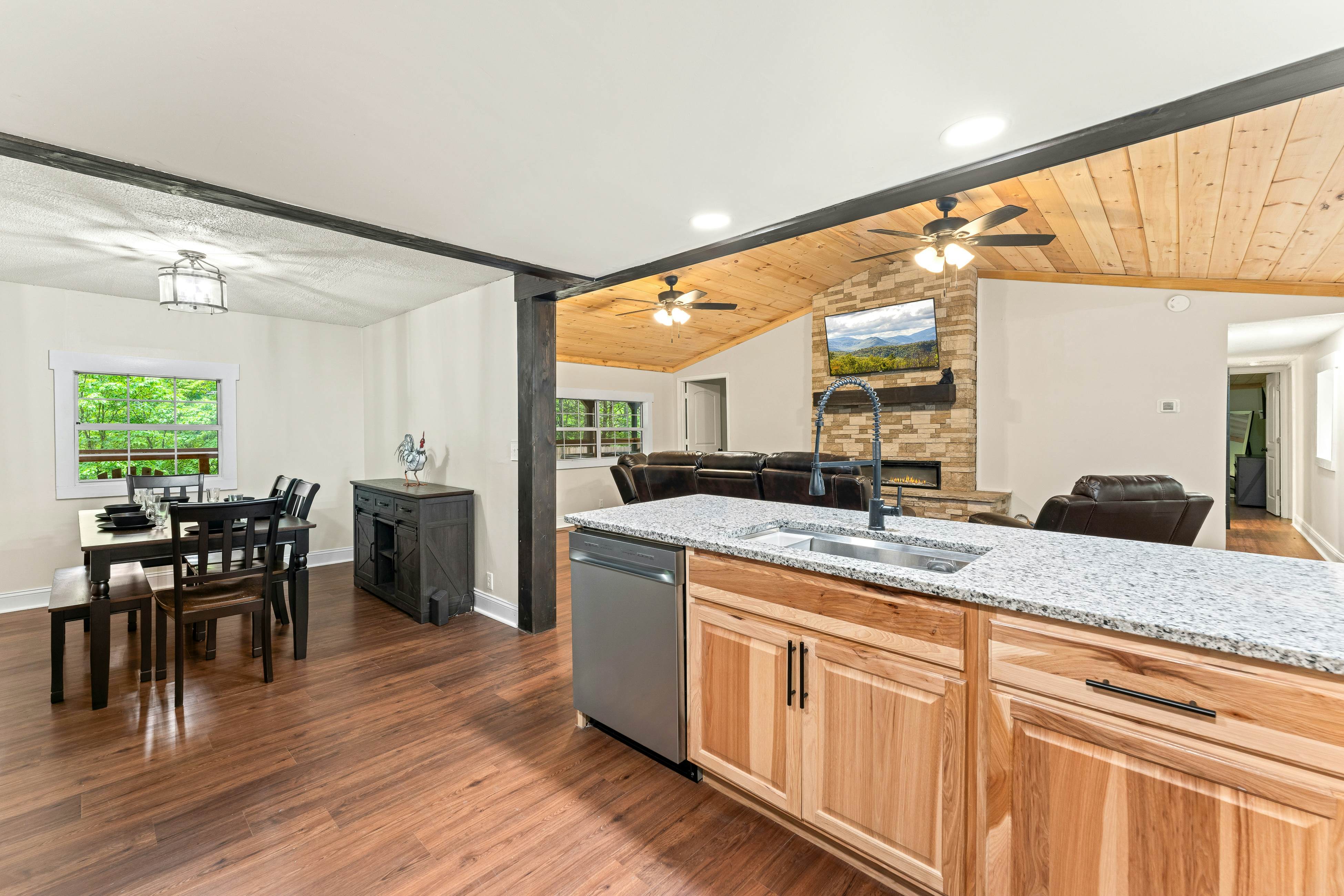 Charming Dog Friendly Cabin, Sleeps 10・Hot Tub