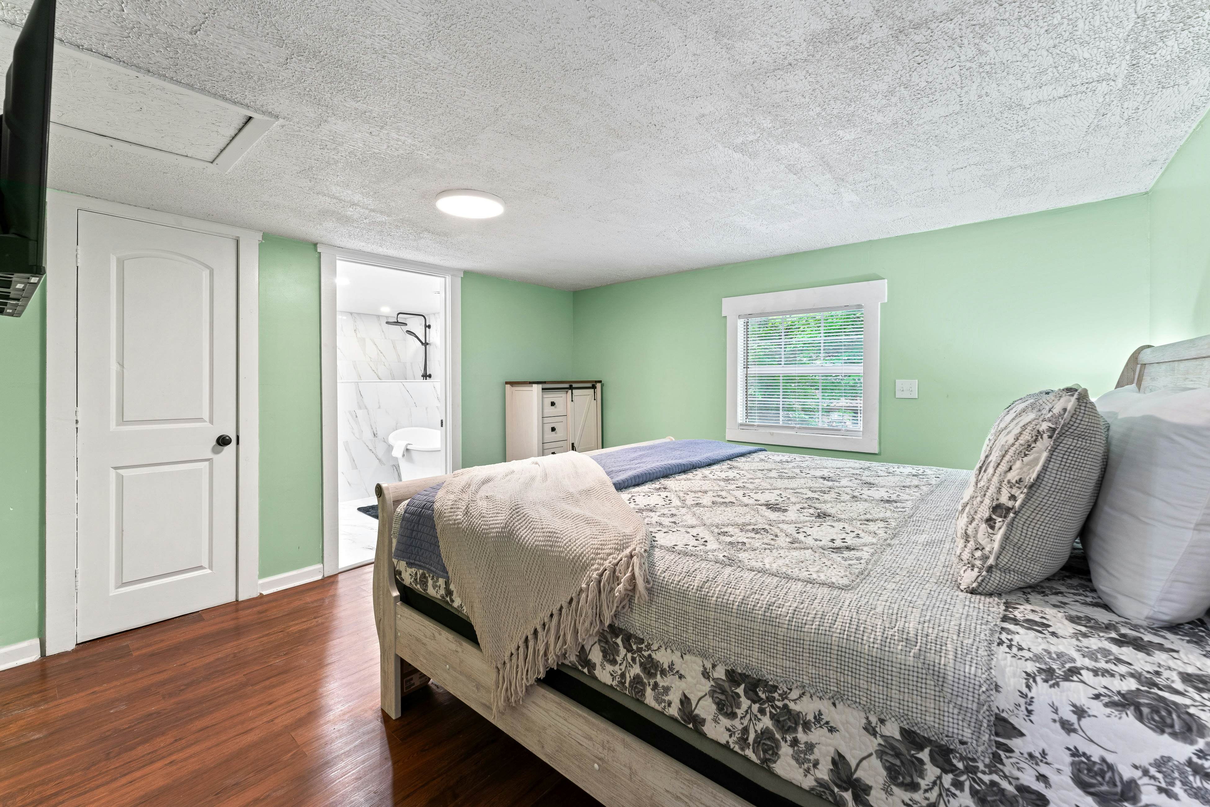 Charming Dog Friendly Cabin, Sleeps 10・Hot Tub