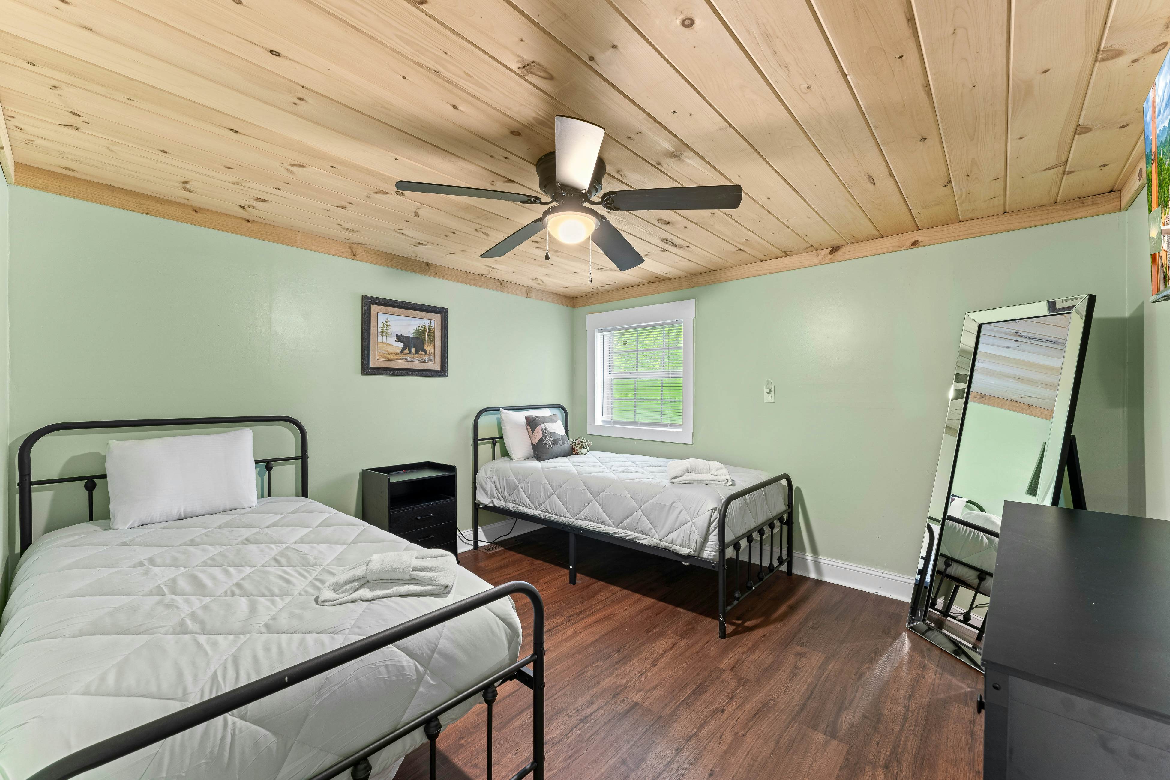 Charming Dog Friendly Cabin, Sleeps 10・Hot Tub