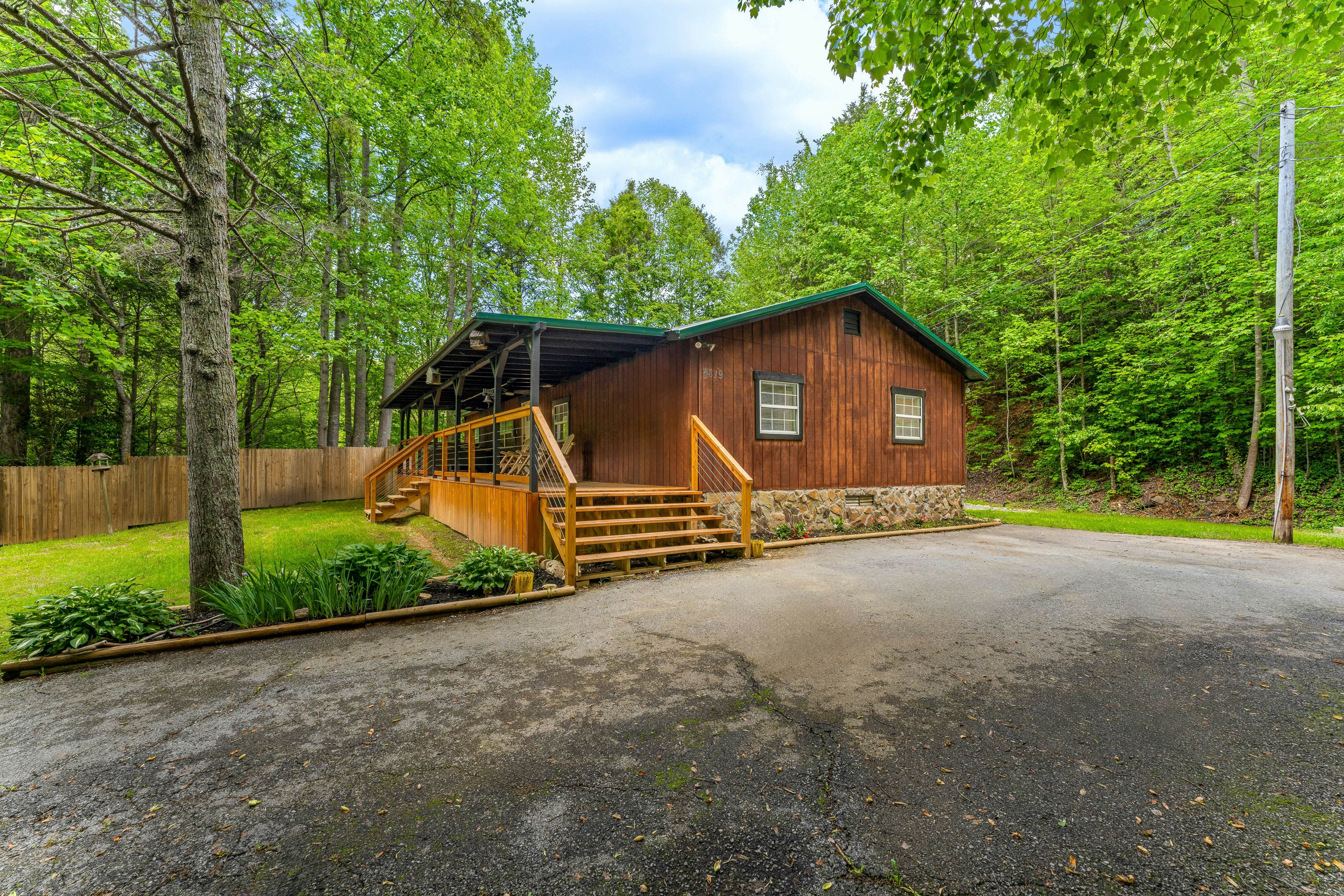 Charming Dog Friendly Cabin, Sleeps 10・Hot Tub