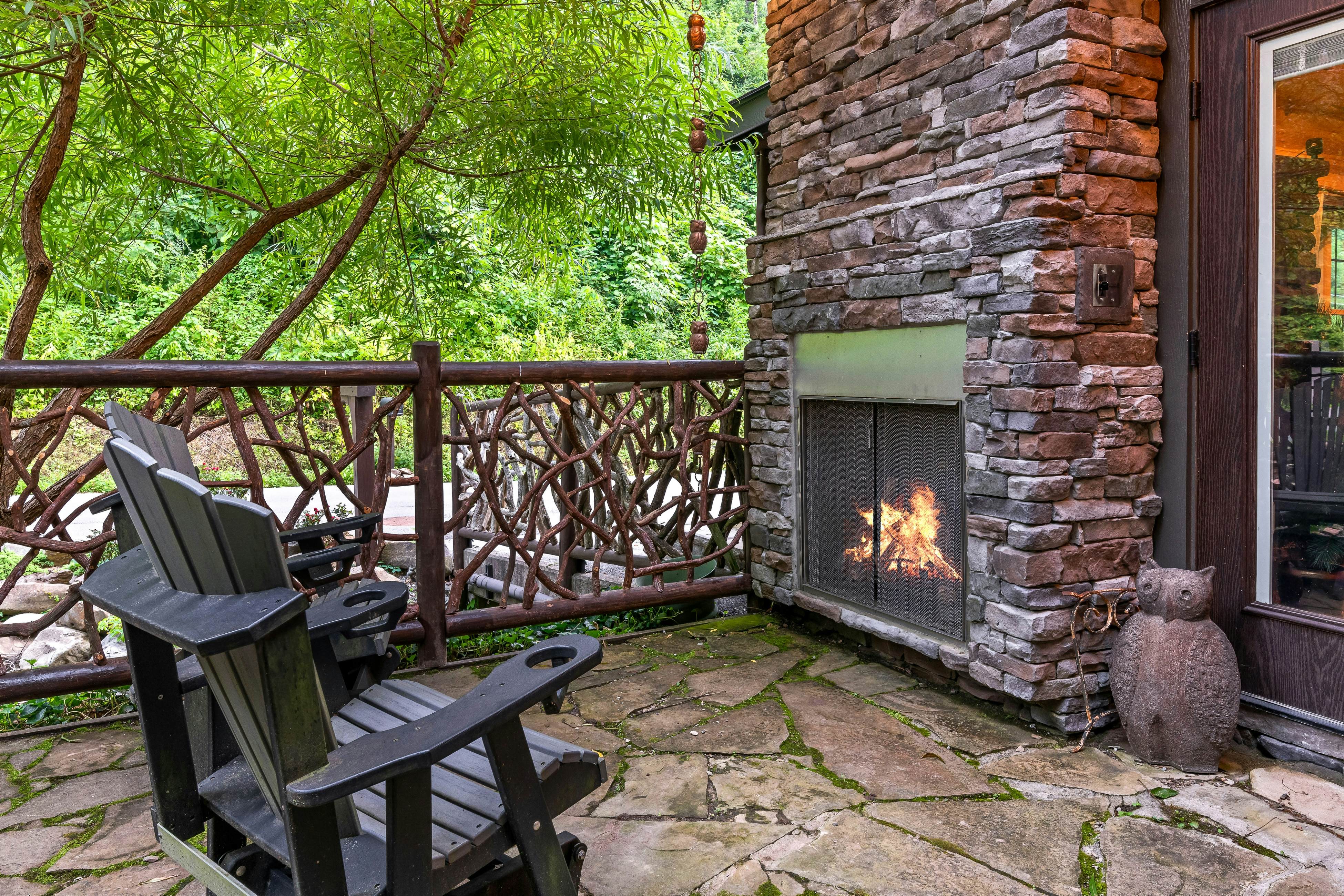 Fairytale Mtn Cottage, Sleeps 6・Hot Tub・Fireplace