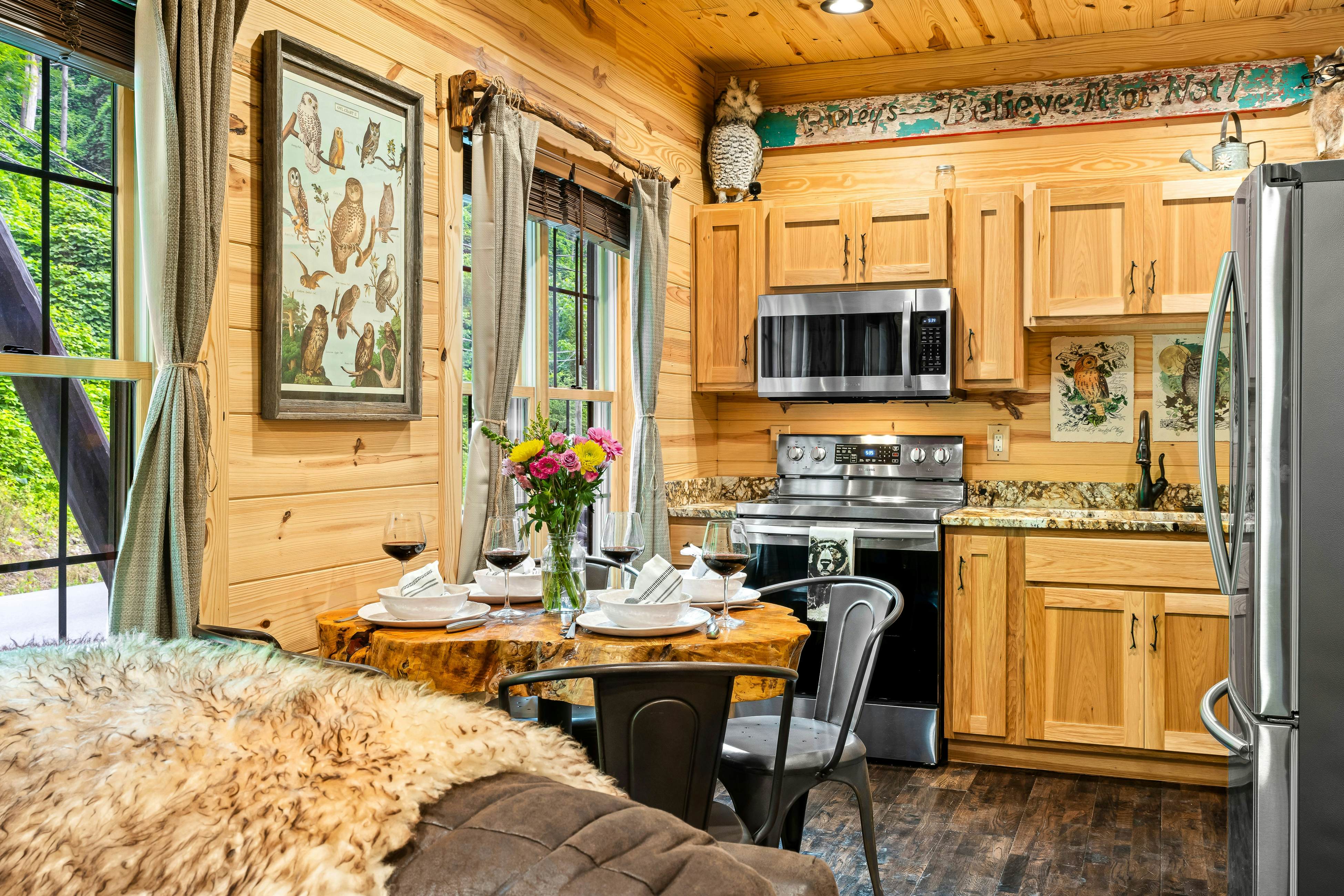 Fairytale Mtn Cottage, Sleeps 6・Hot Tub・Fireplace