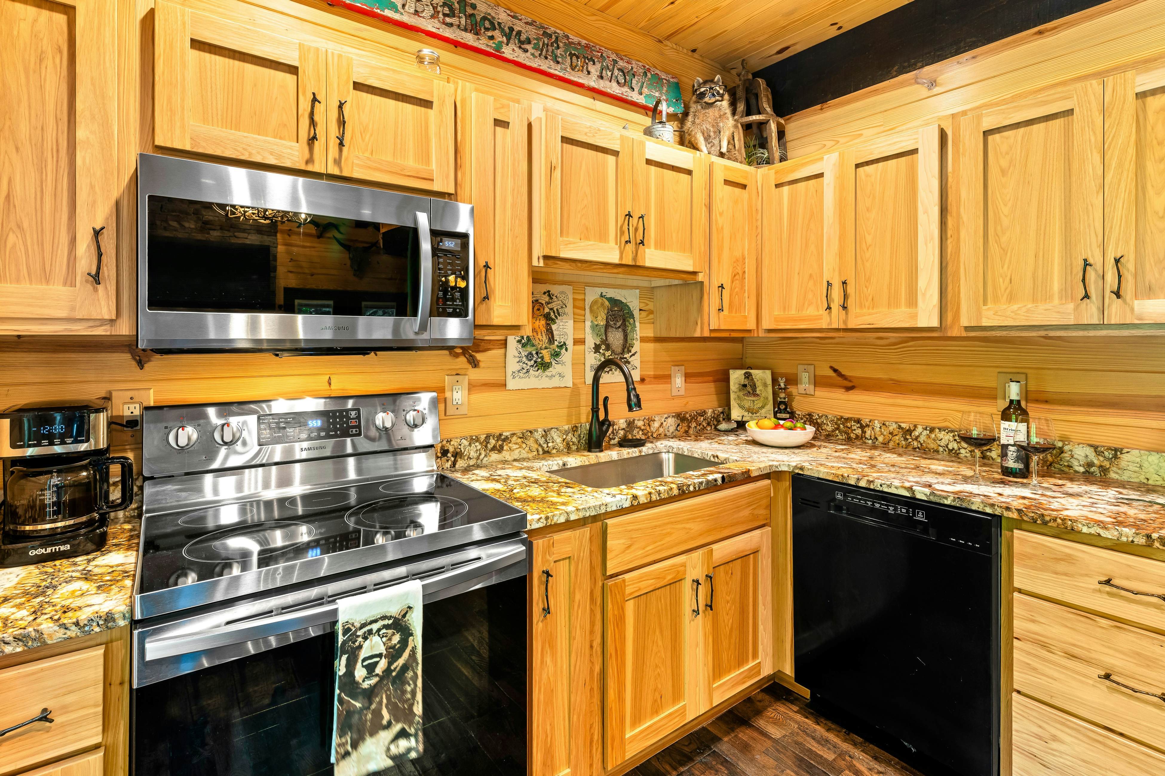 Fairytale Mtn Cottage, Sleeps 6・Hot Tub・Fireplace