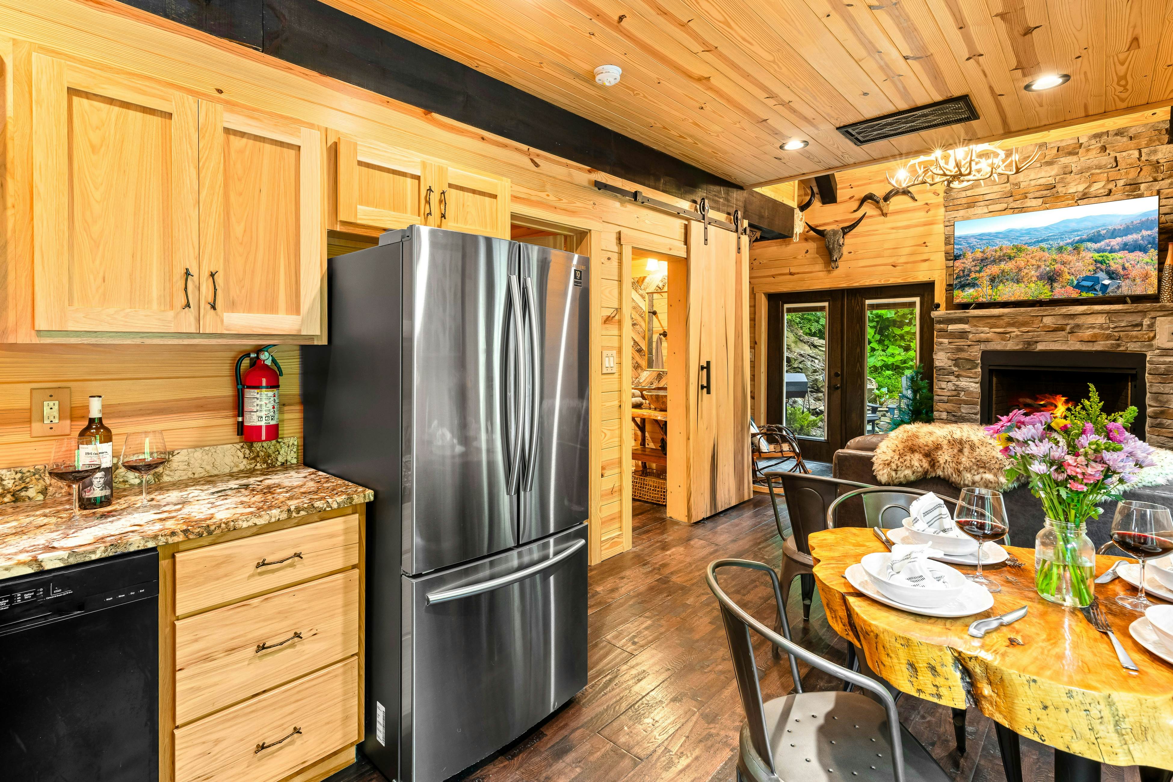 Fairytale Mtn Cottage, Sleeps 6・Hot Tub・Fireplace